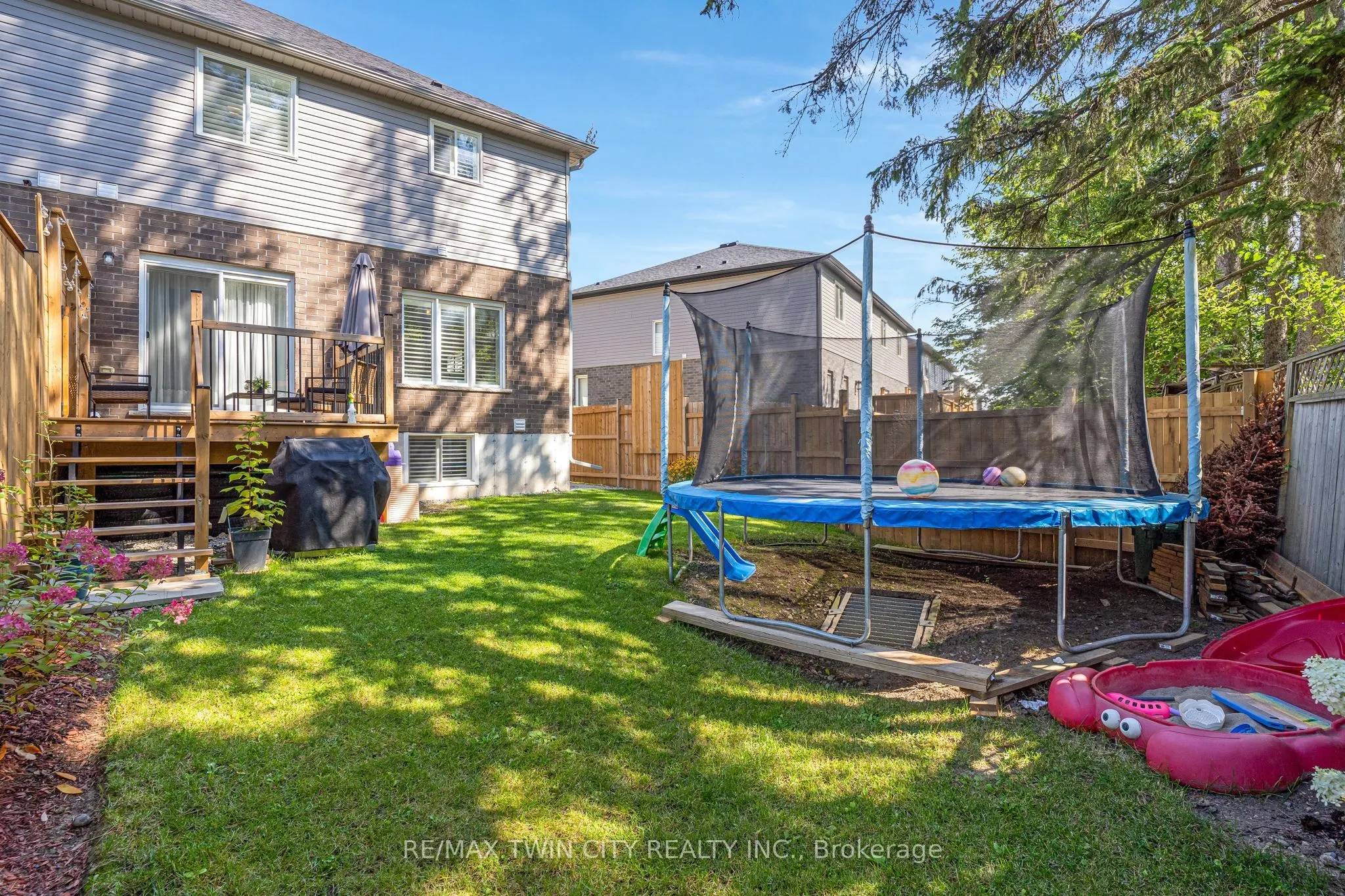 138 Jacob Street E