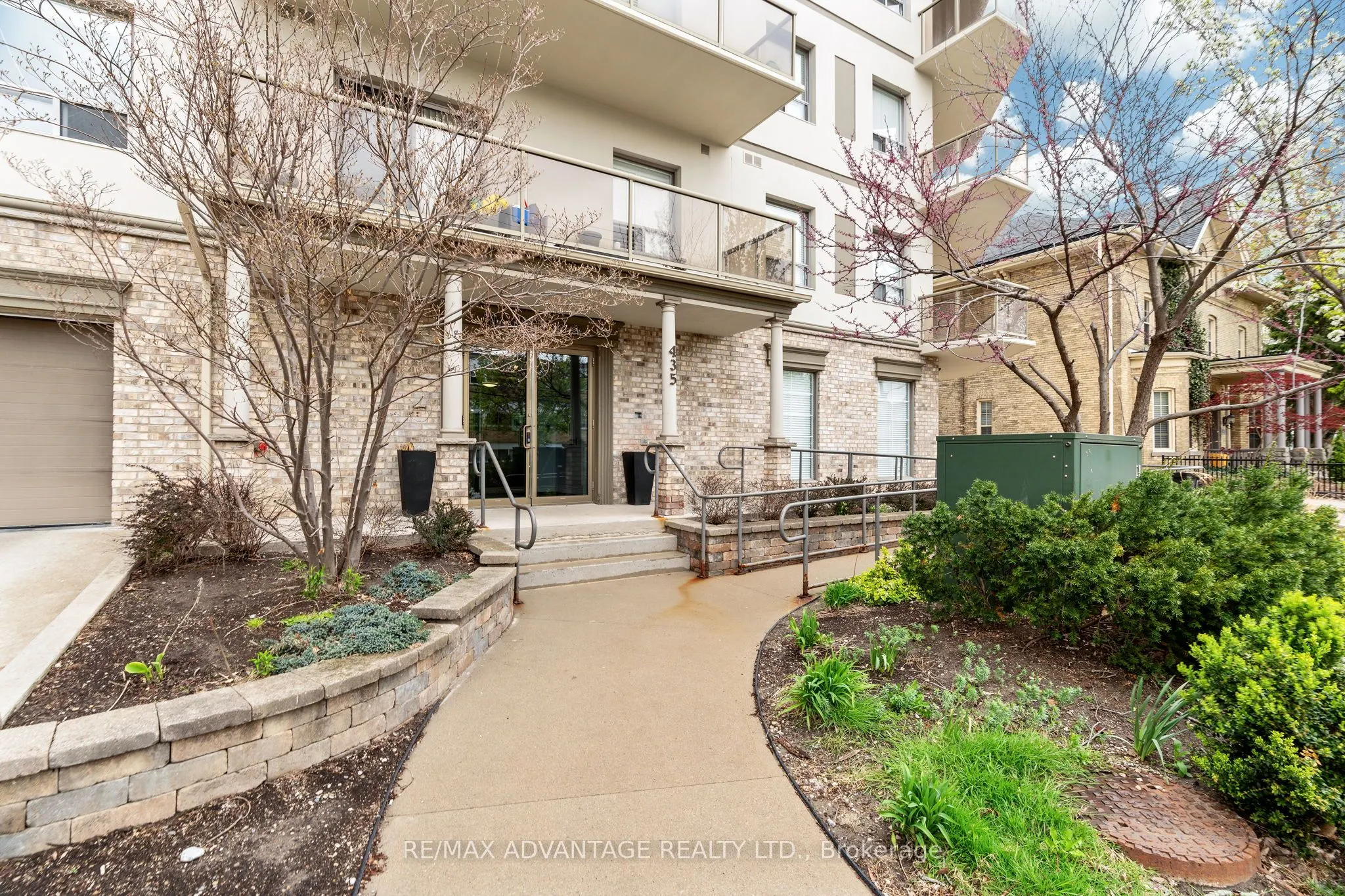435 Colborne Street, #301