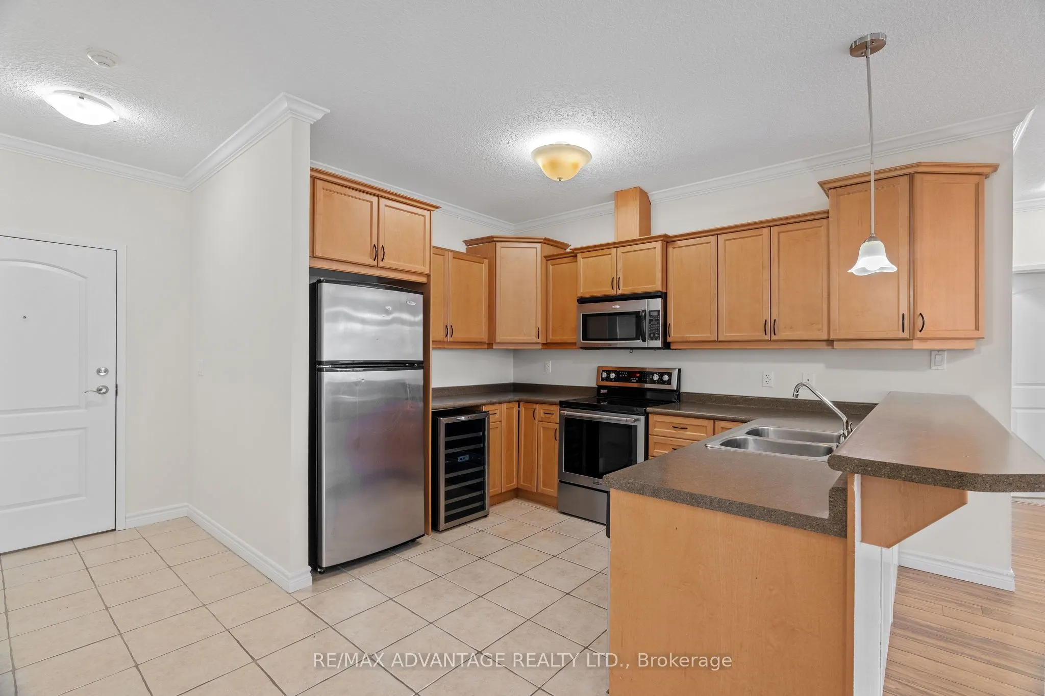 435 Colborne Street, #301