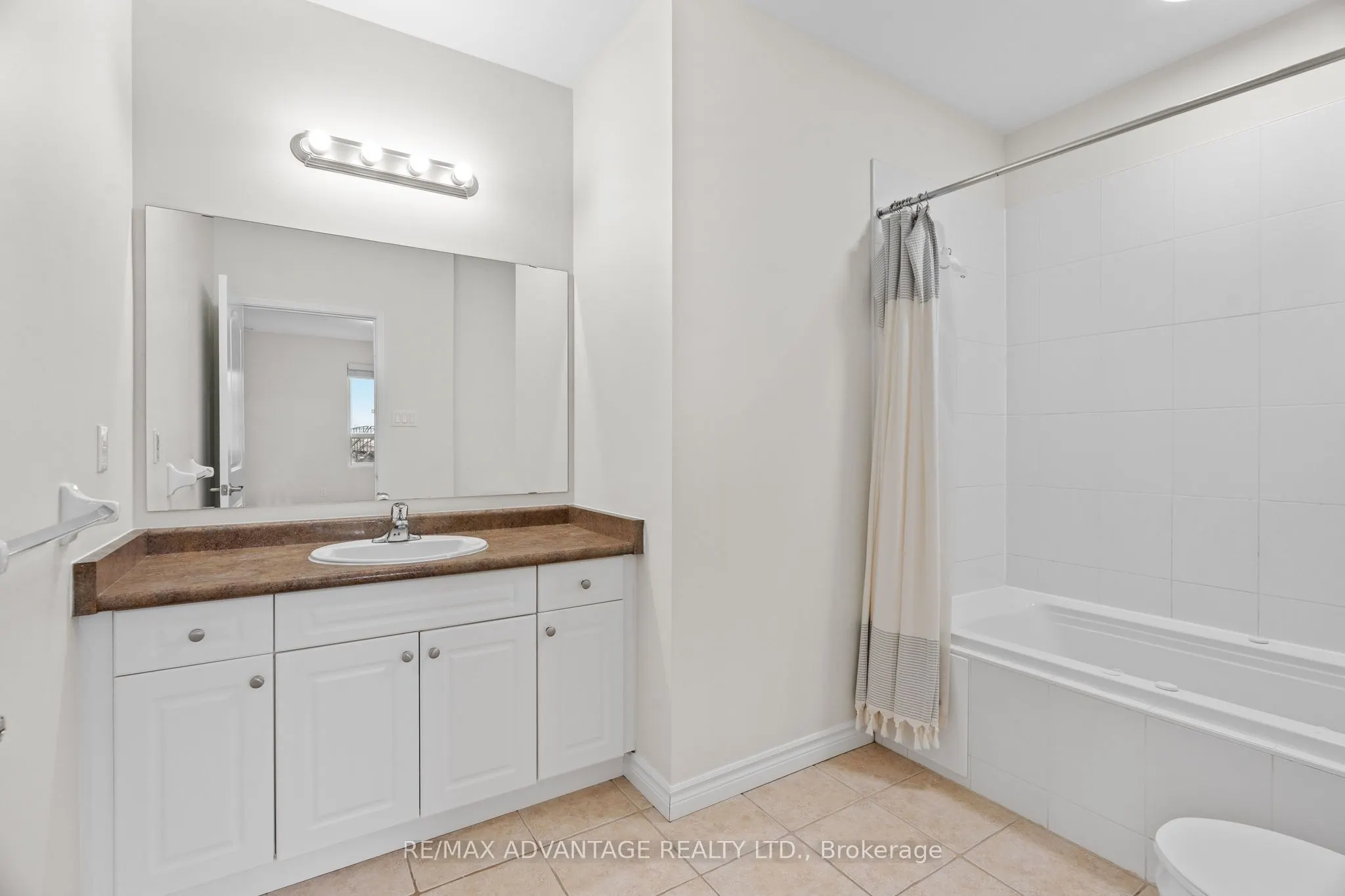 435 Colborne Street, #301