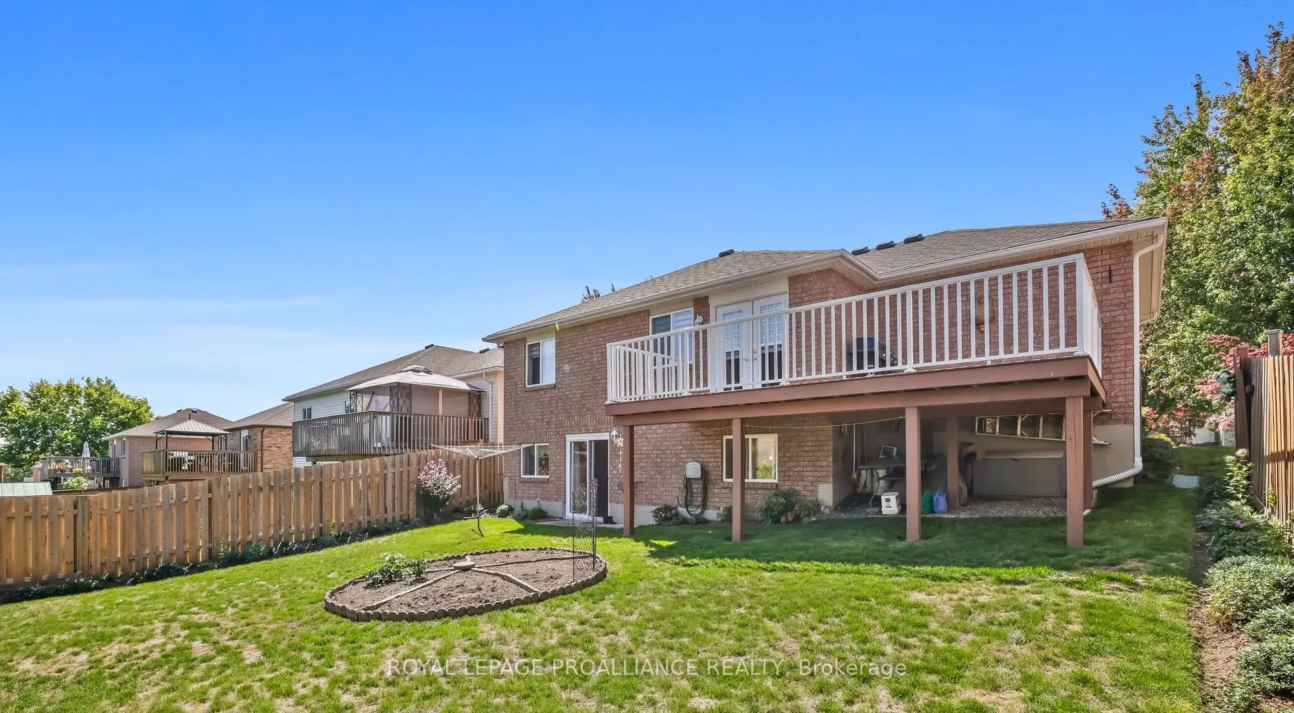 746 Munson Crescent