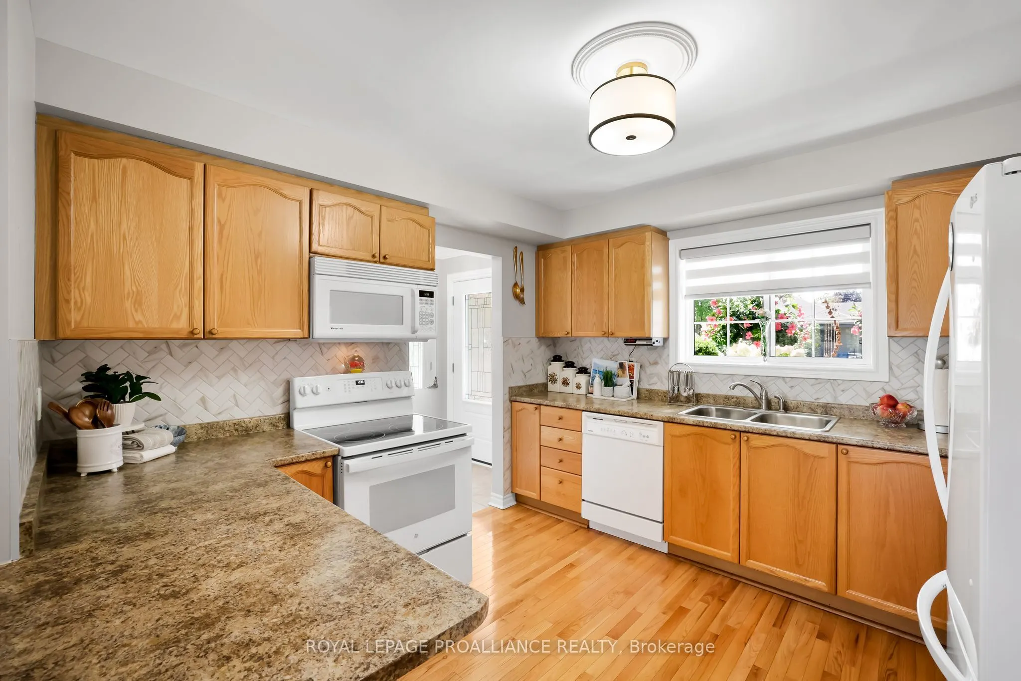 746 Munson Crescent