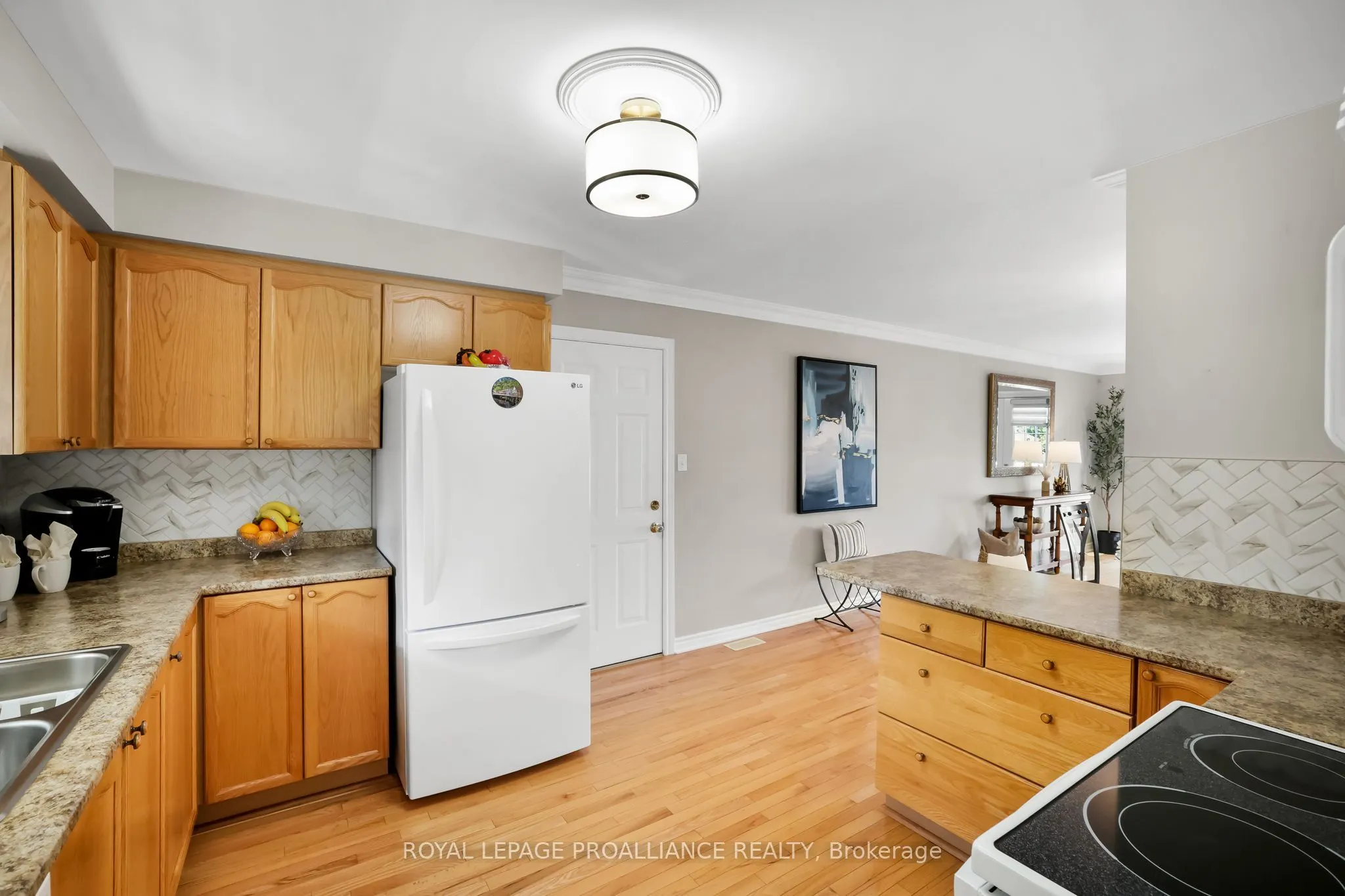 746 Munson Crescent