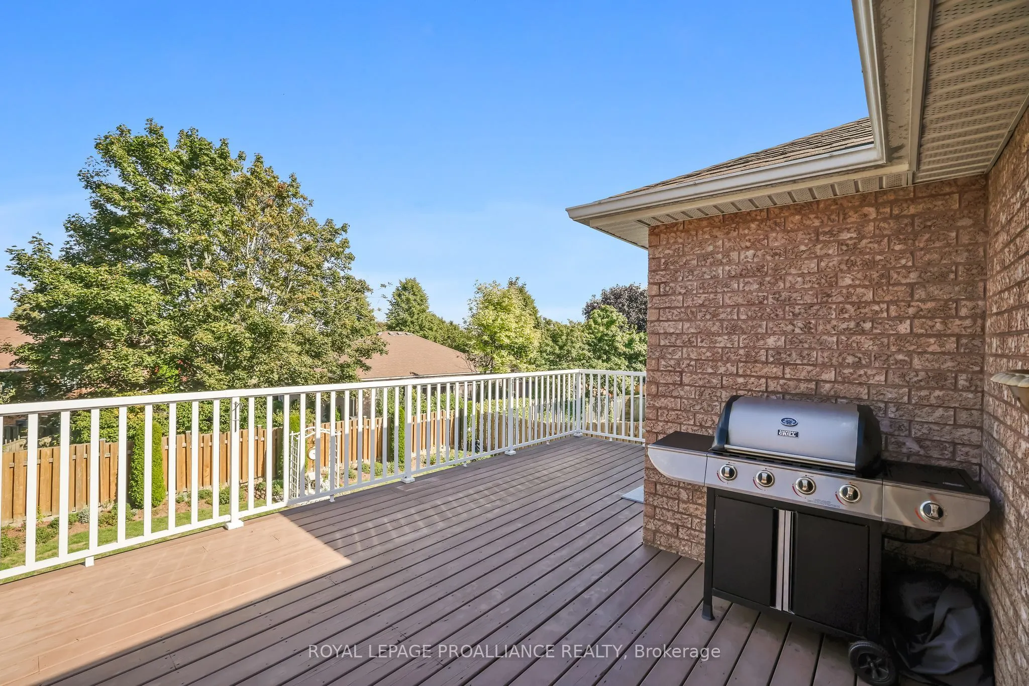 746 Munson Crescent