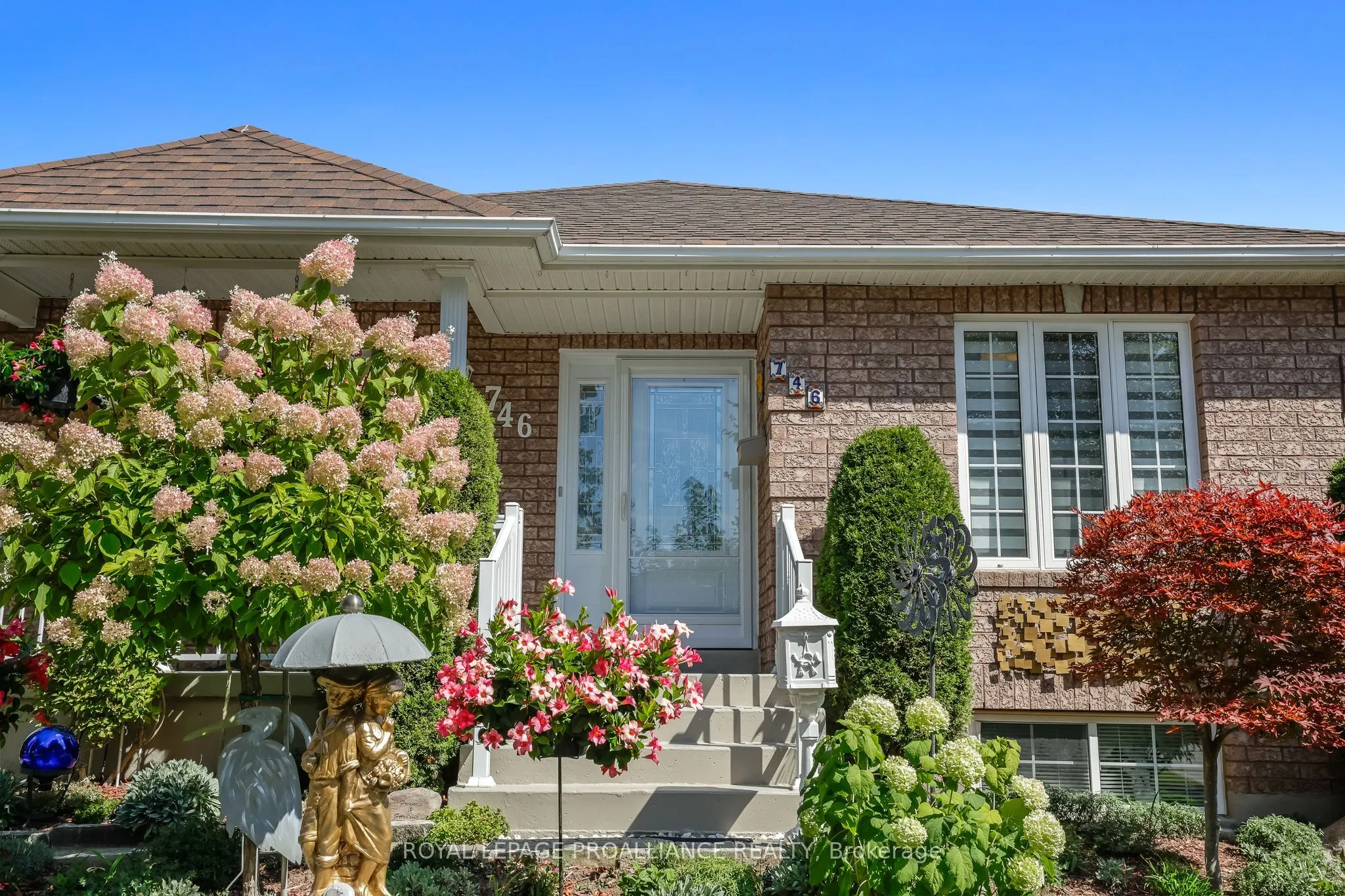 746 Munson Crescent