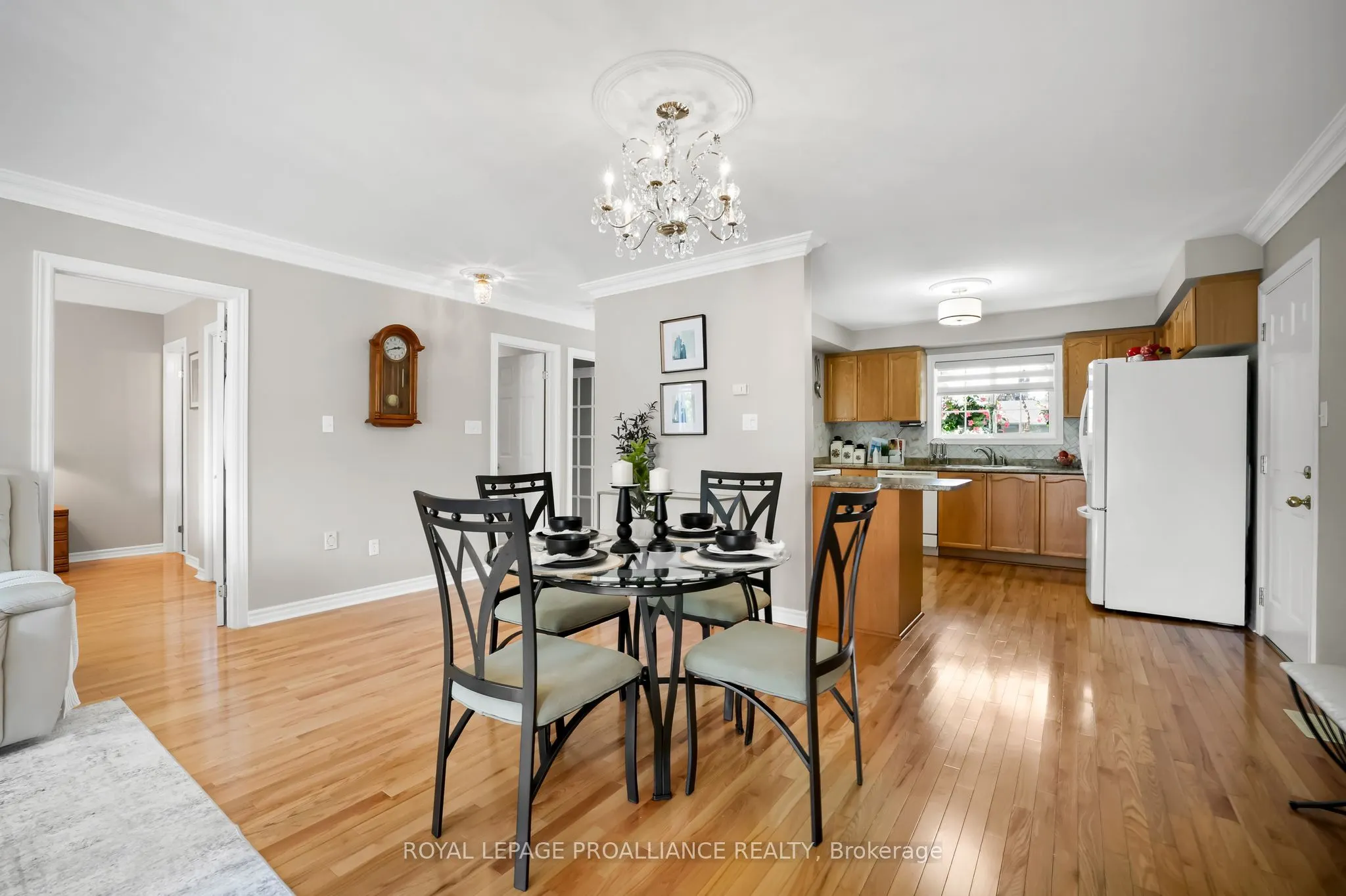 746 Munson Crescent