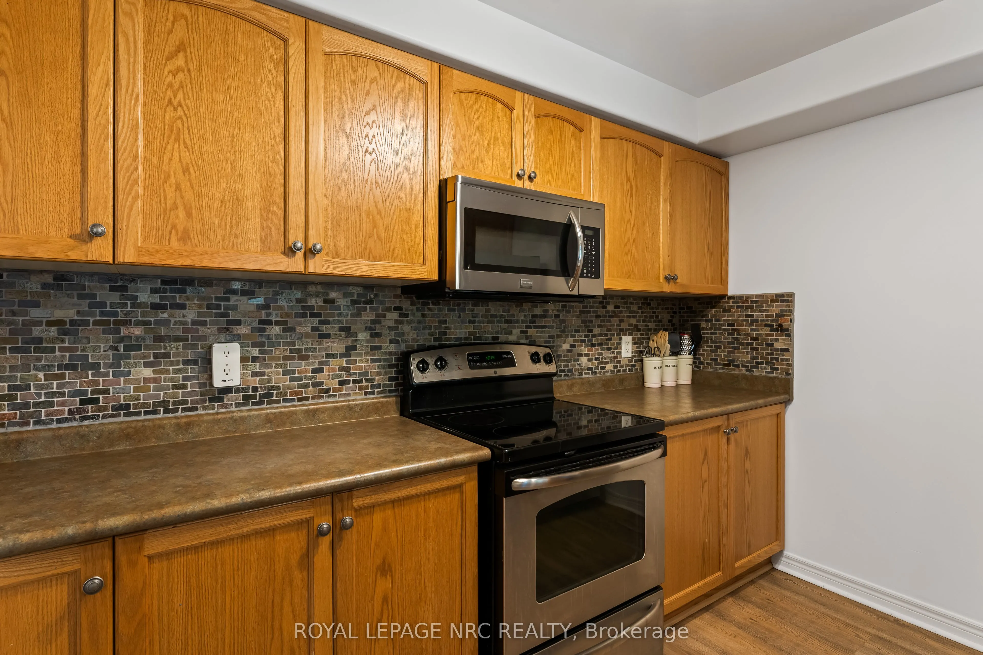 124 College Street, #7