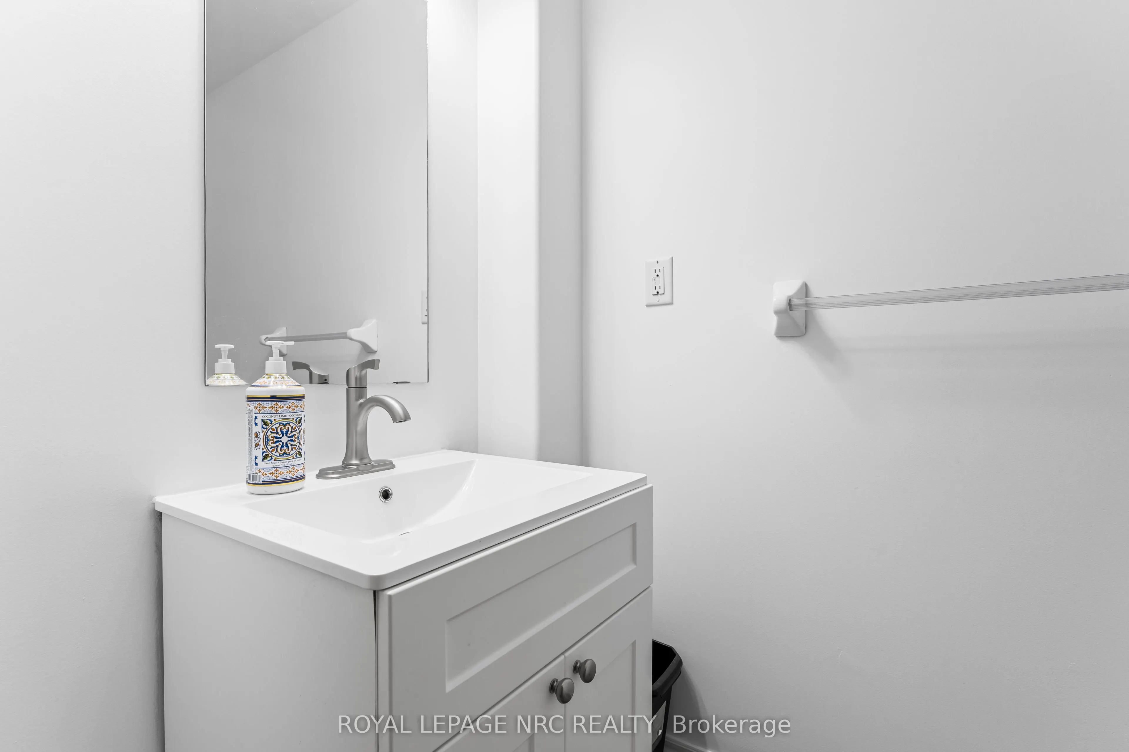 124 College Street, #7