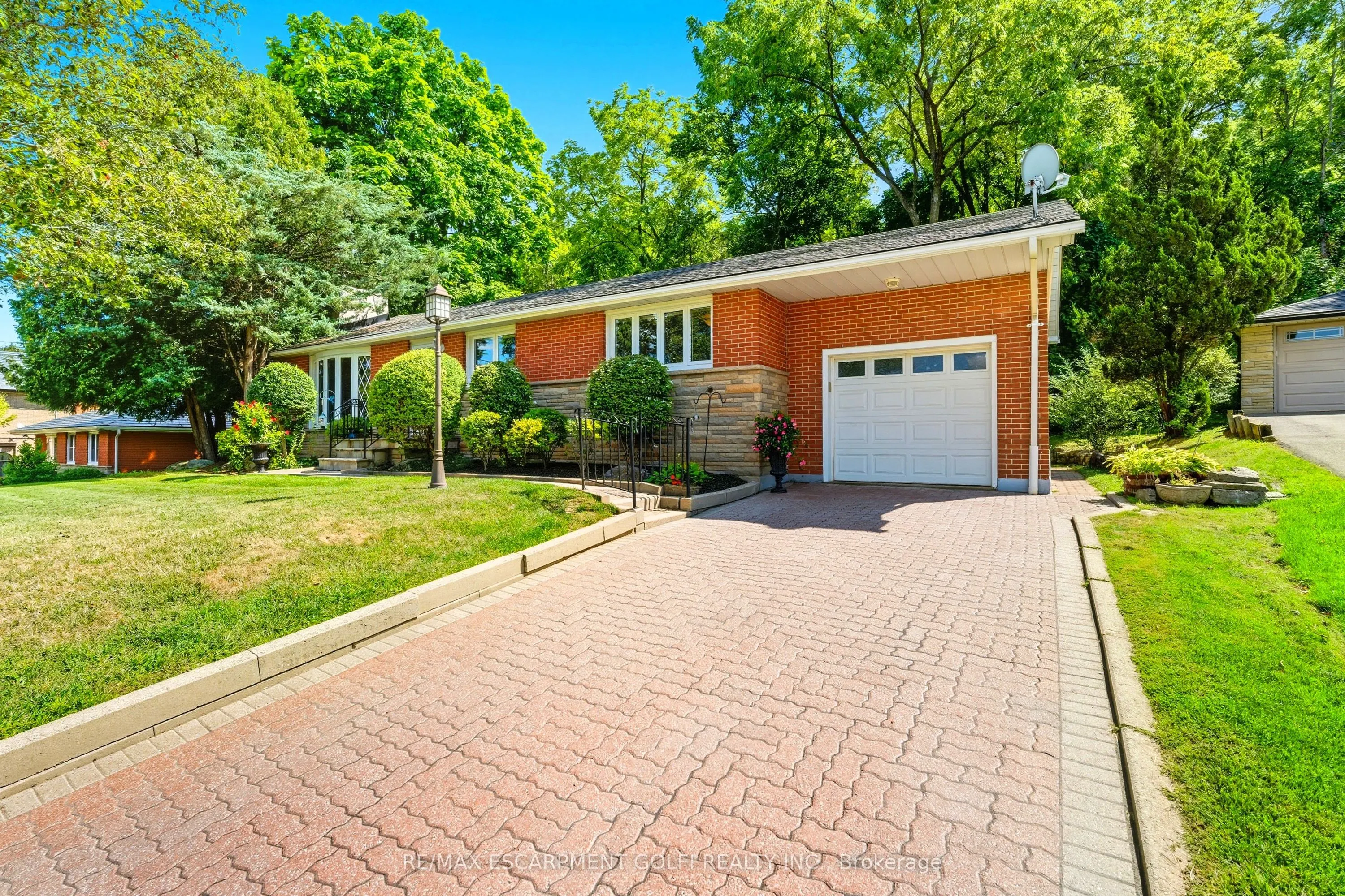 894 Bishop Place
