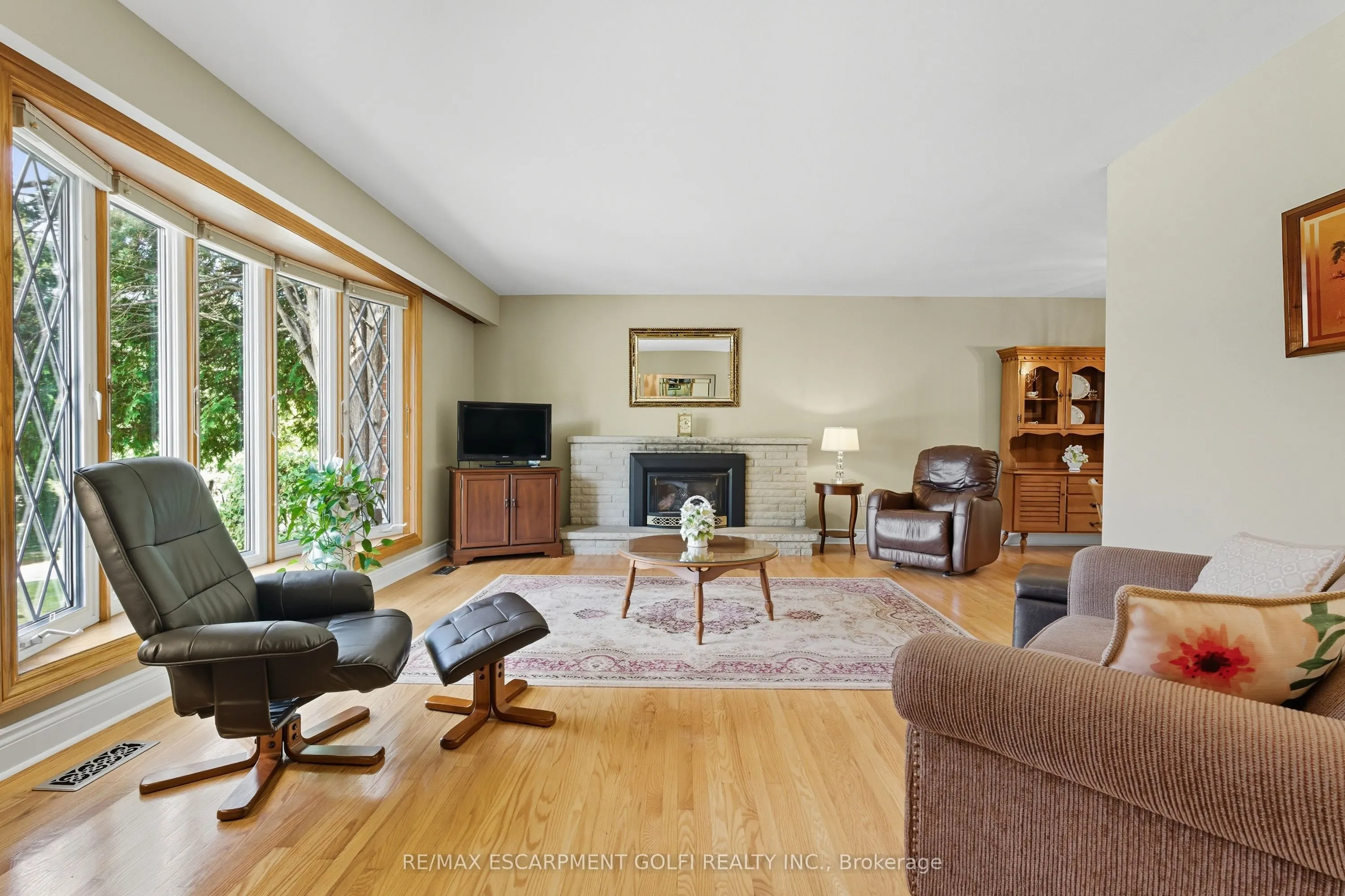894 Bishop Place
