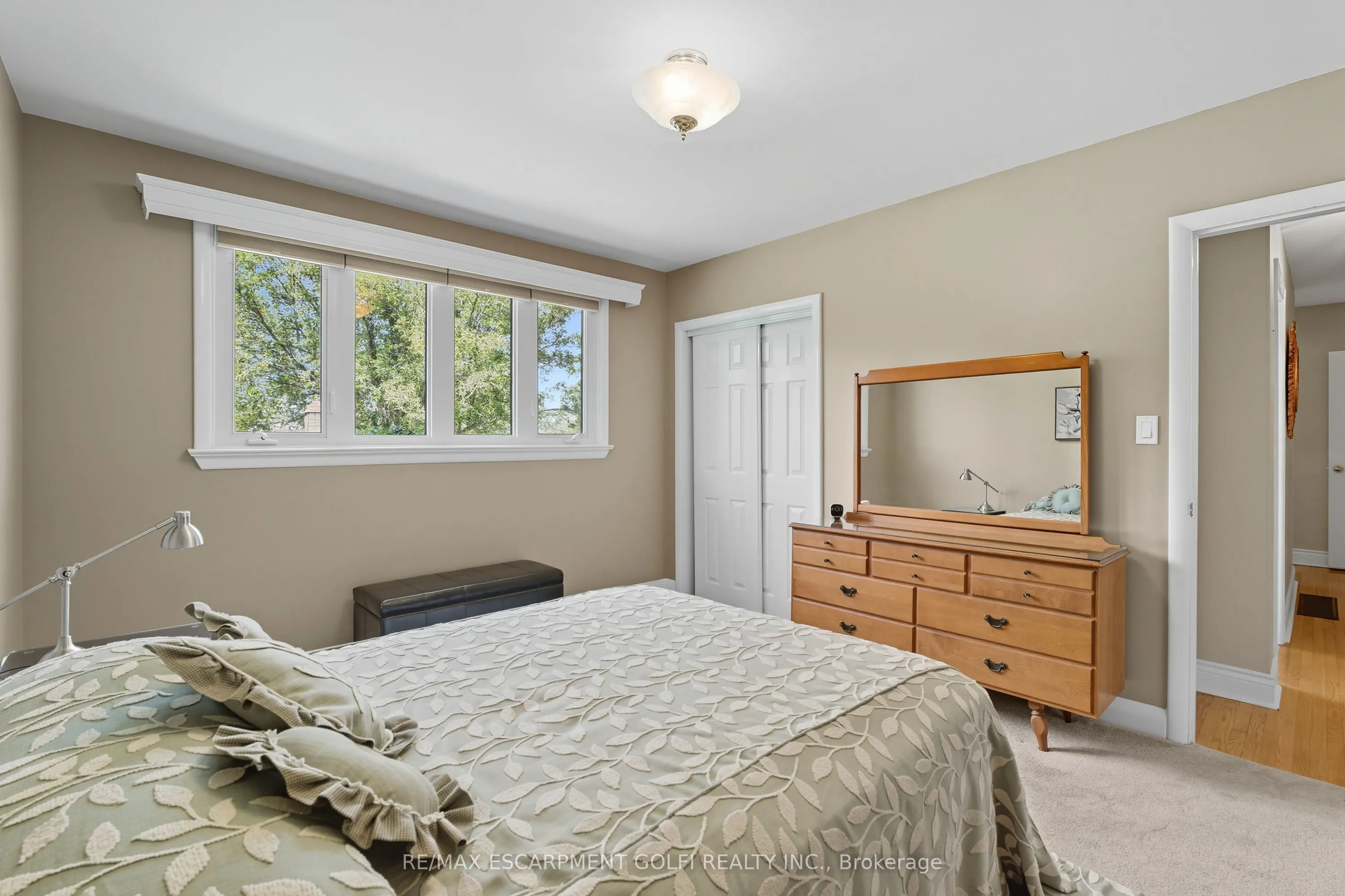 894 Bishop Place