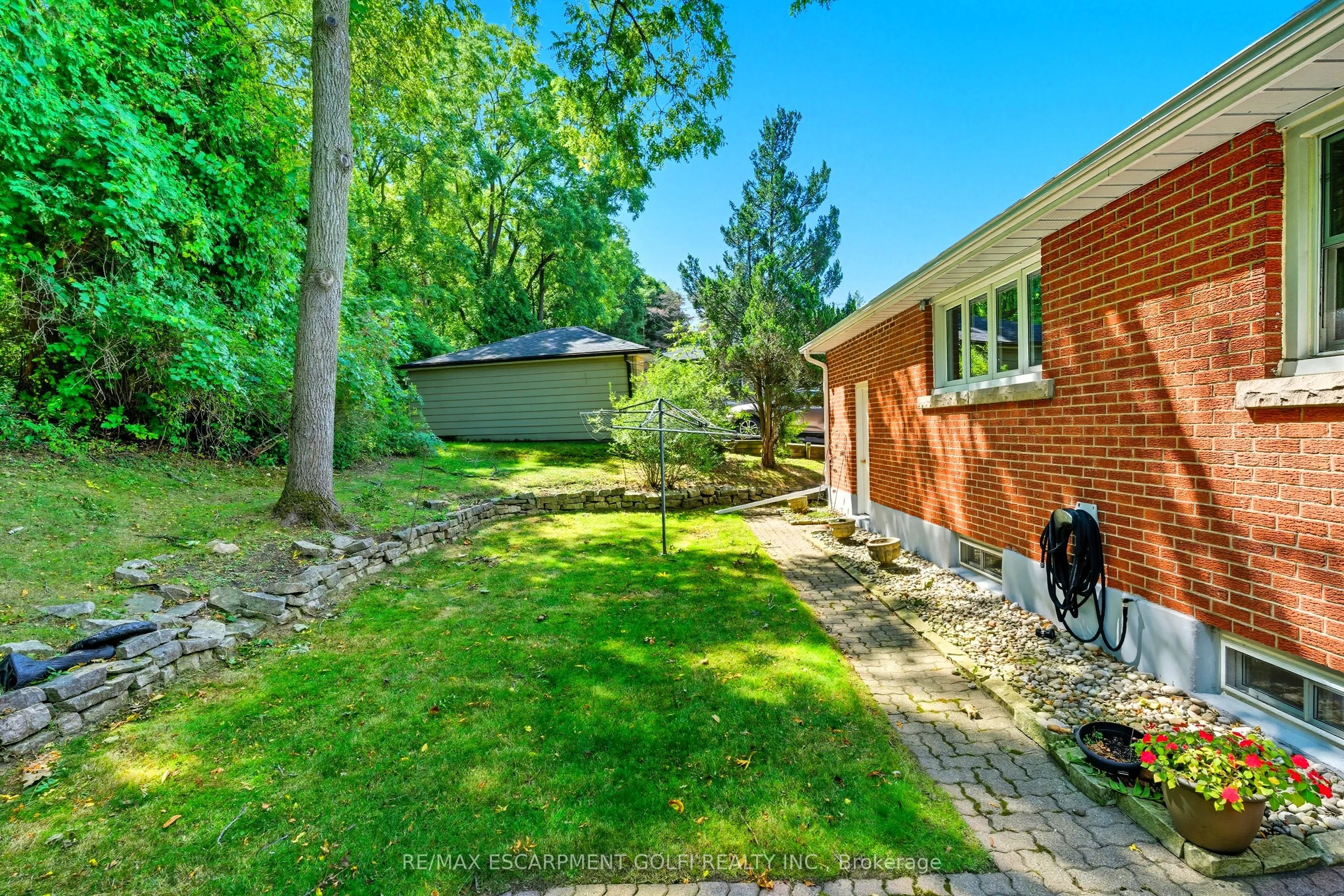894 Bishop Place