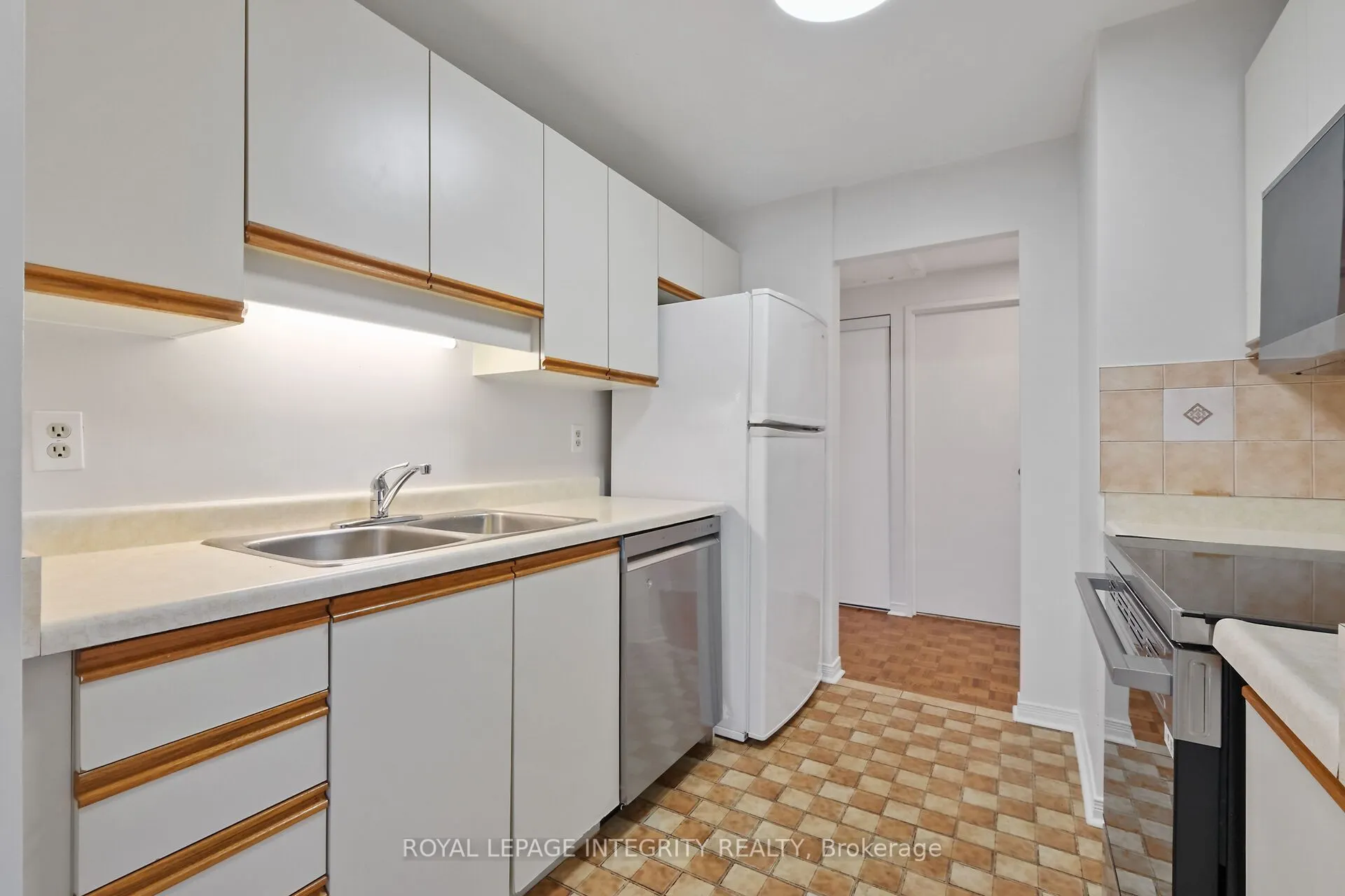 556 Laurier Avenue W, #601