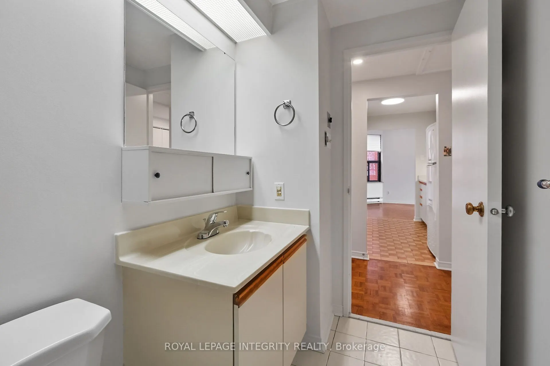 556 Laurier Avenue W, #601