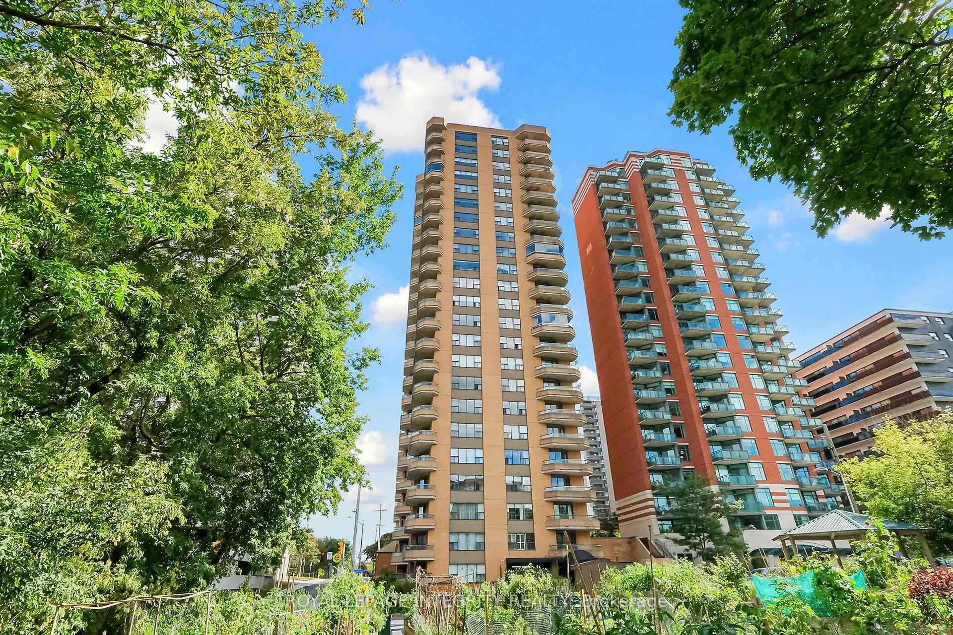 556 Laurier Avenue W, #601