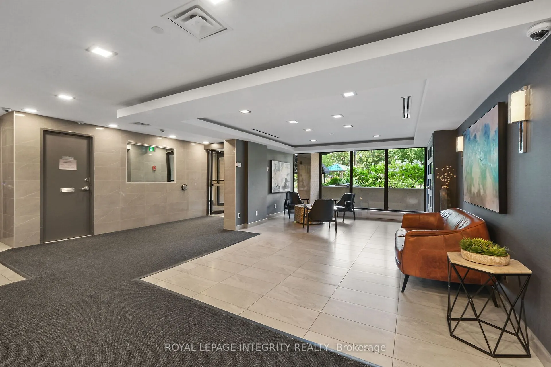 556 Laurier Avenue W, #601