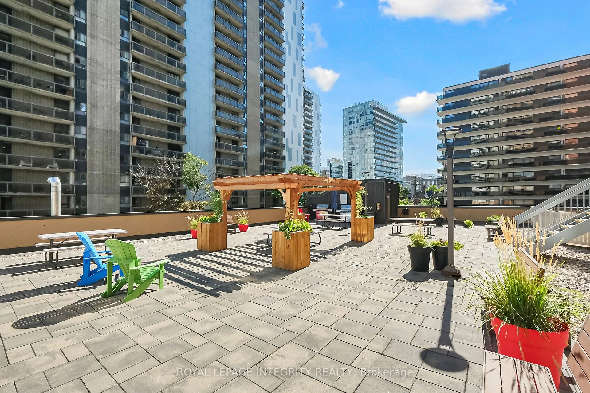 556 Laurier Avenue W, #601