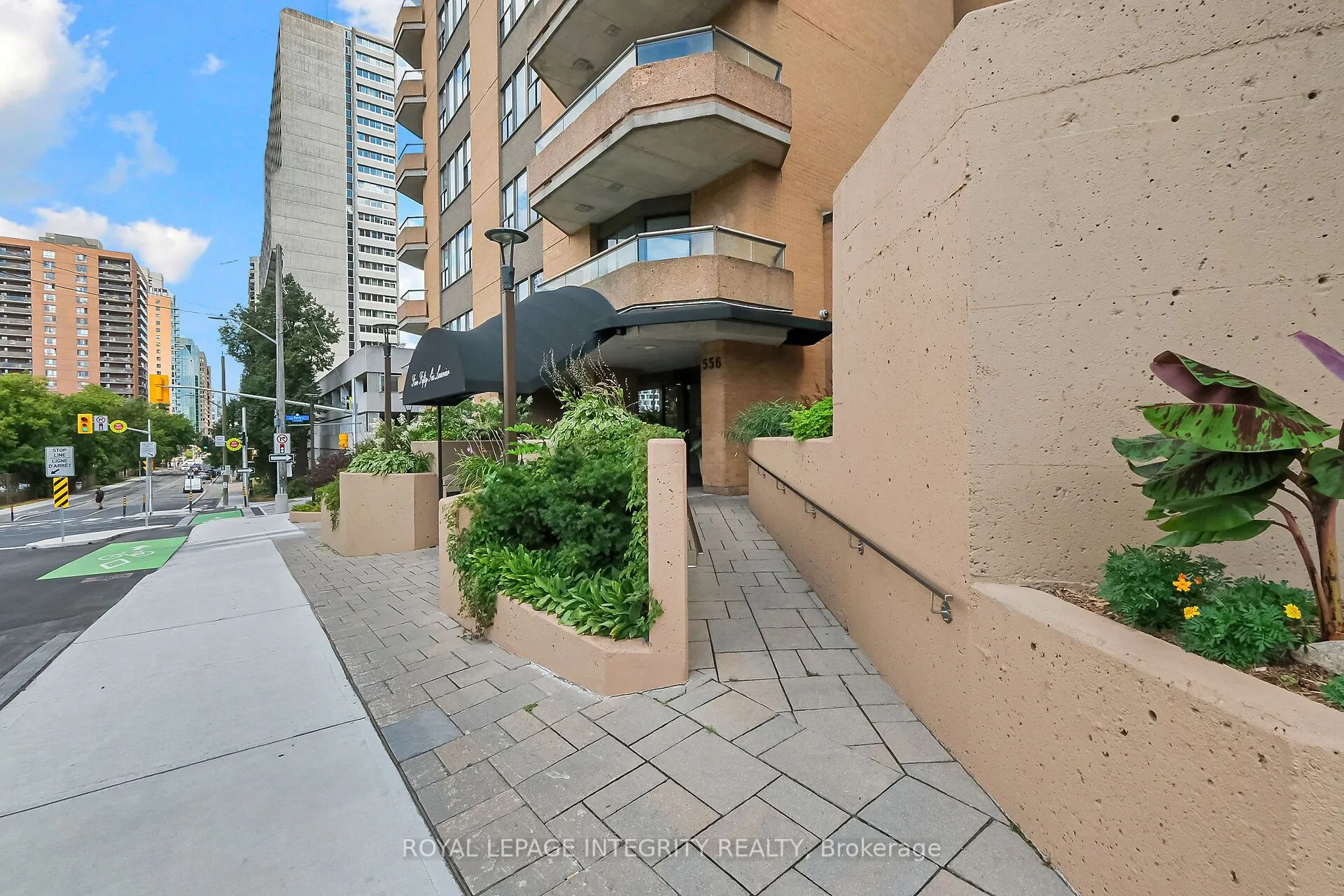 556 Laurier Avenue W, #601