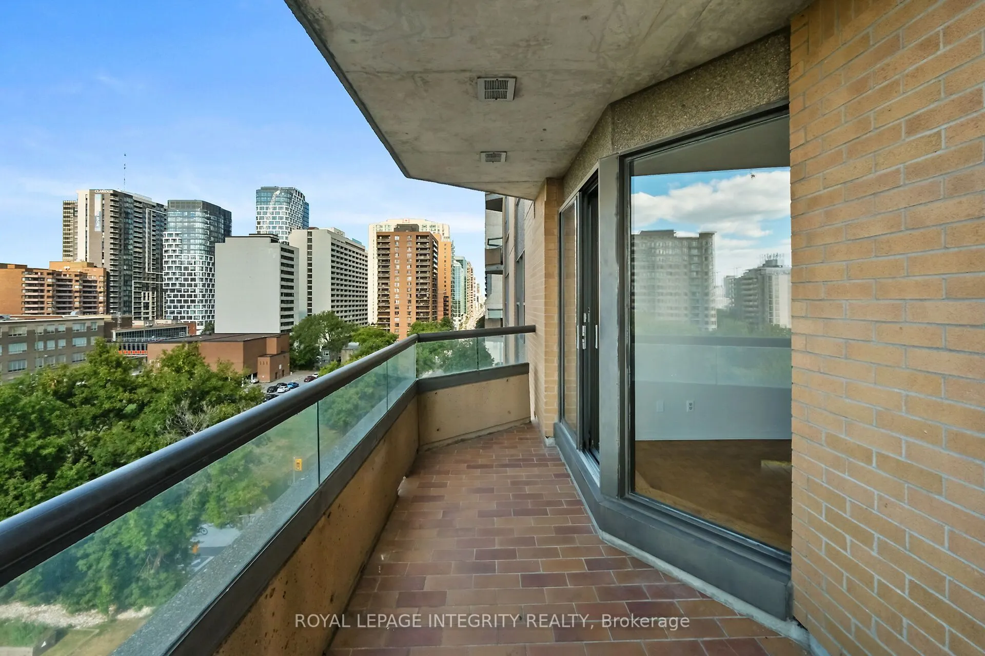 556 Laurier Avenue W, #601