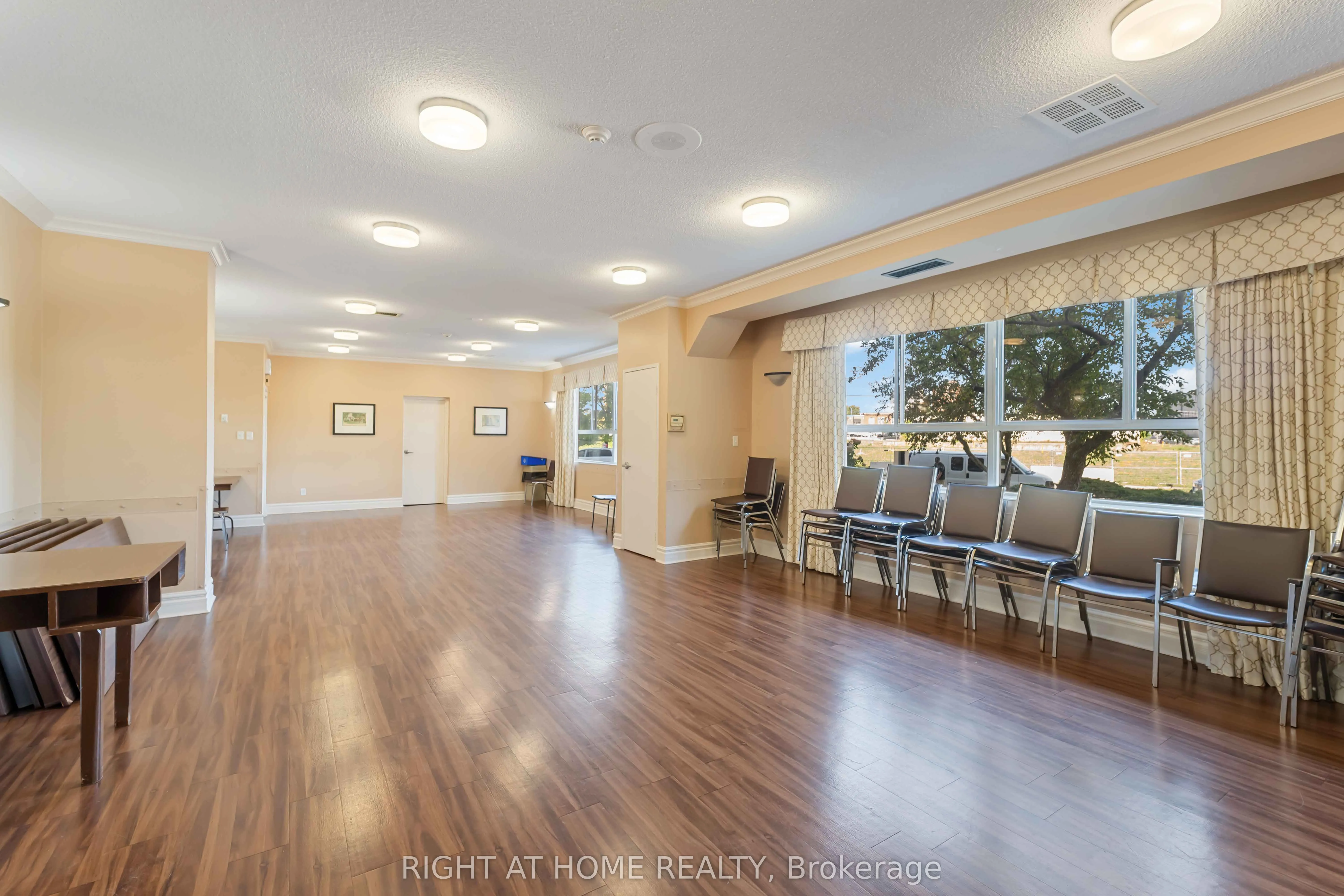 7 Gale Crescent, #204