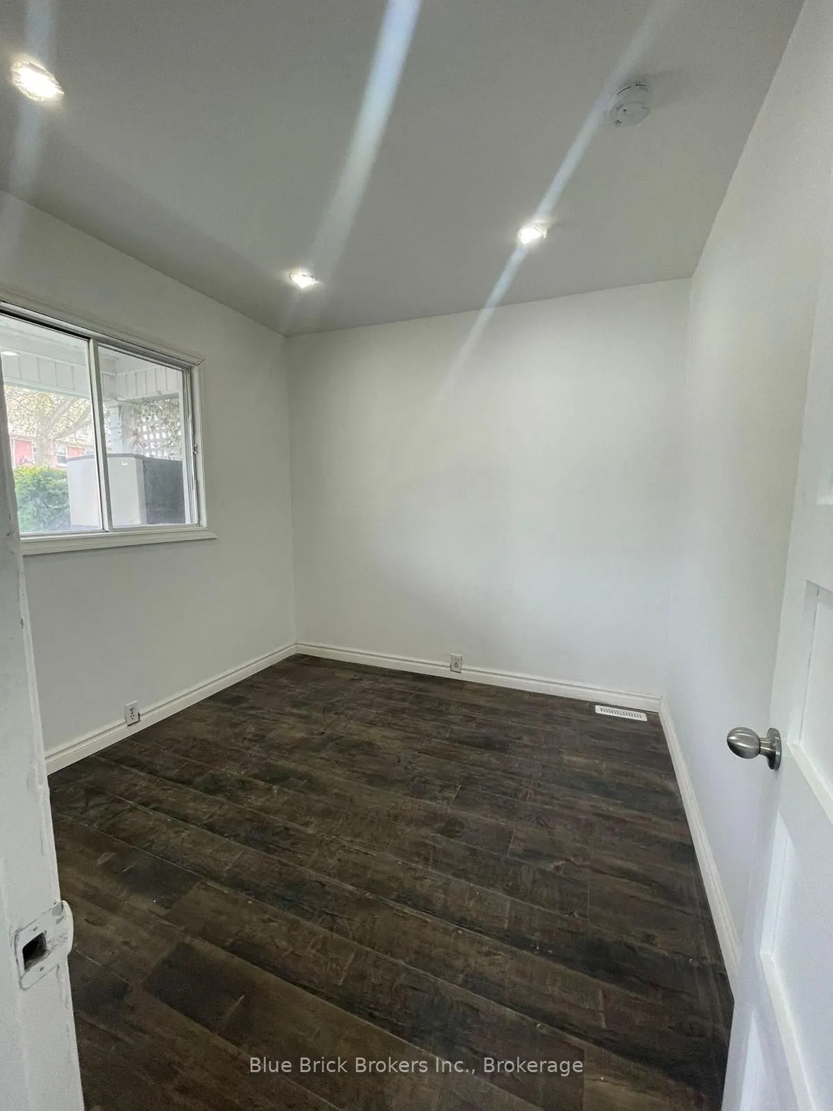 5171 Mcglashan Crescent, #Upper Level