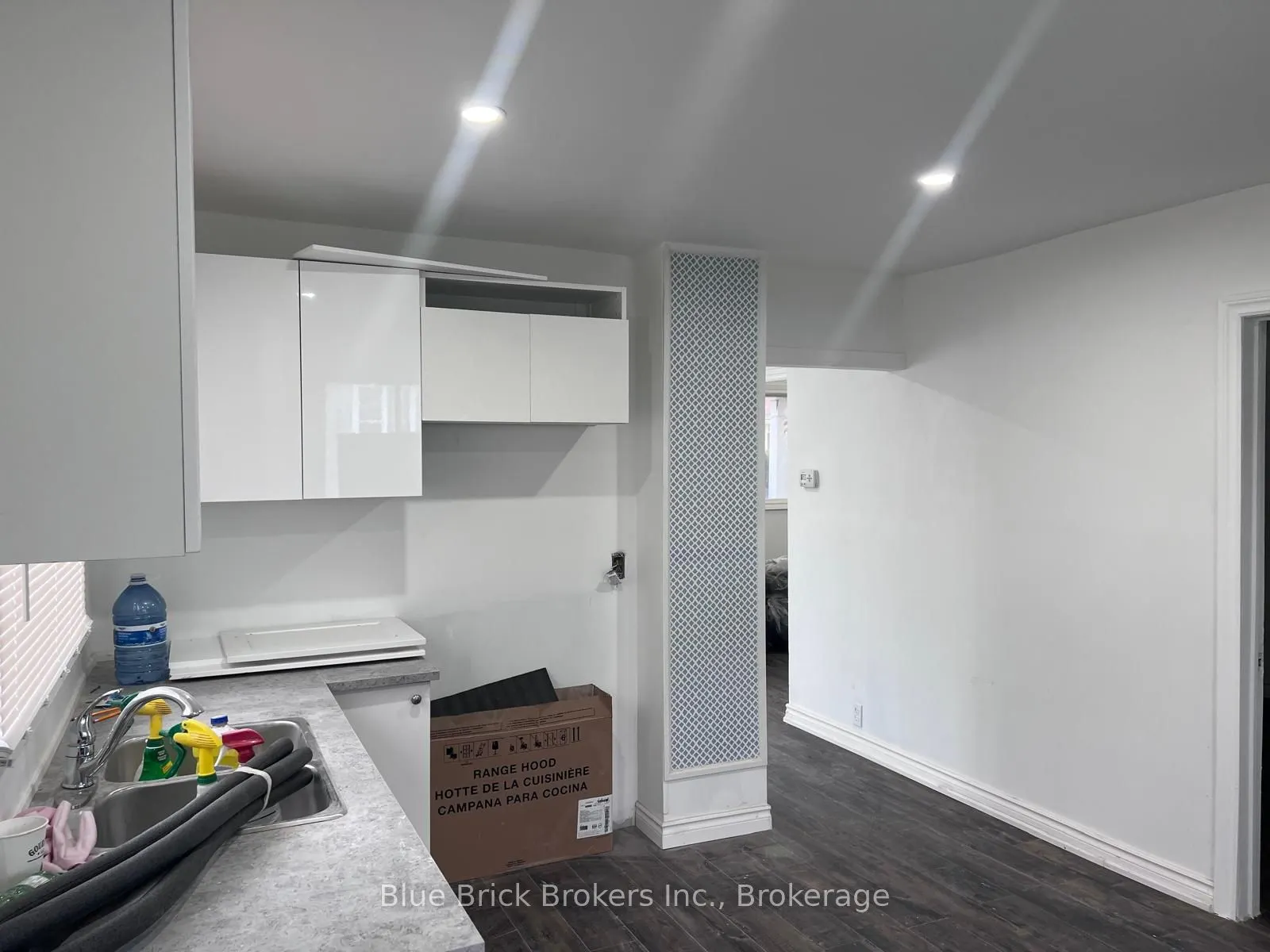 5171 Mcglashan Crescent, #Upper Level