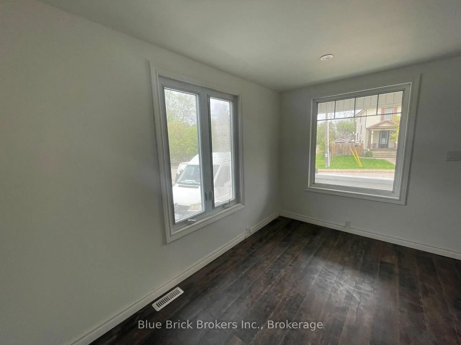 5171 Mcglashan Crescent, #Upper Level