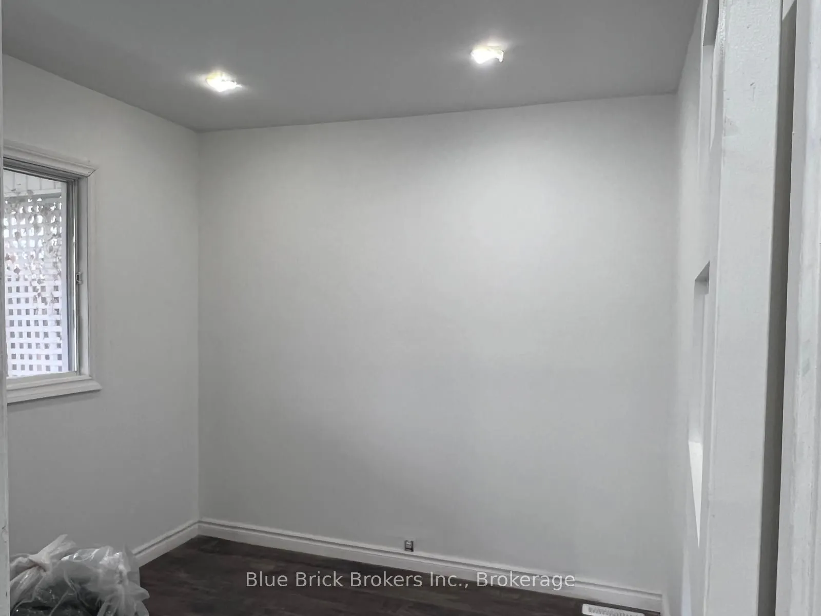 5171 Mcglashan Crescent, #Upper Level