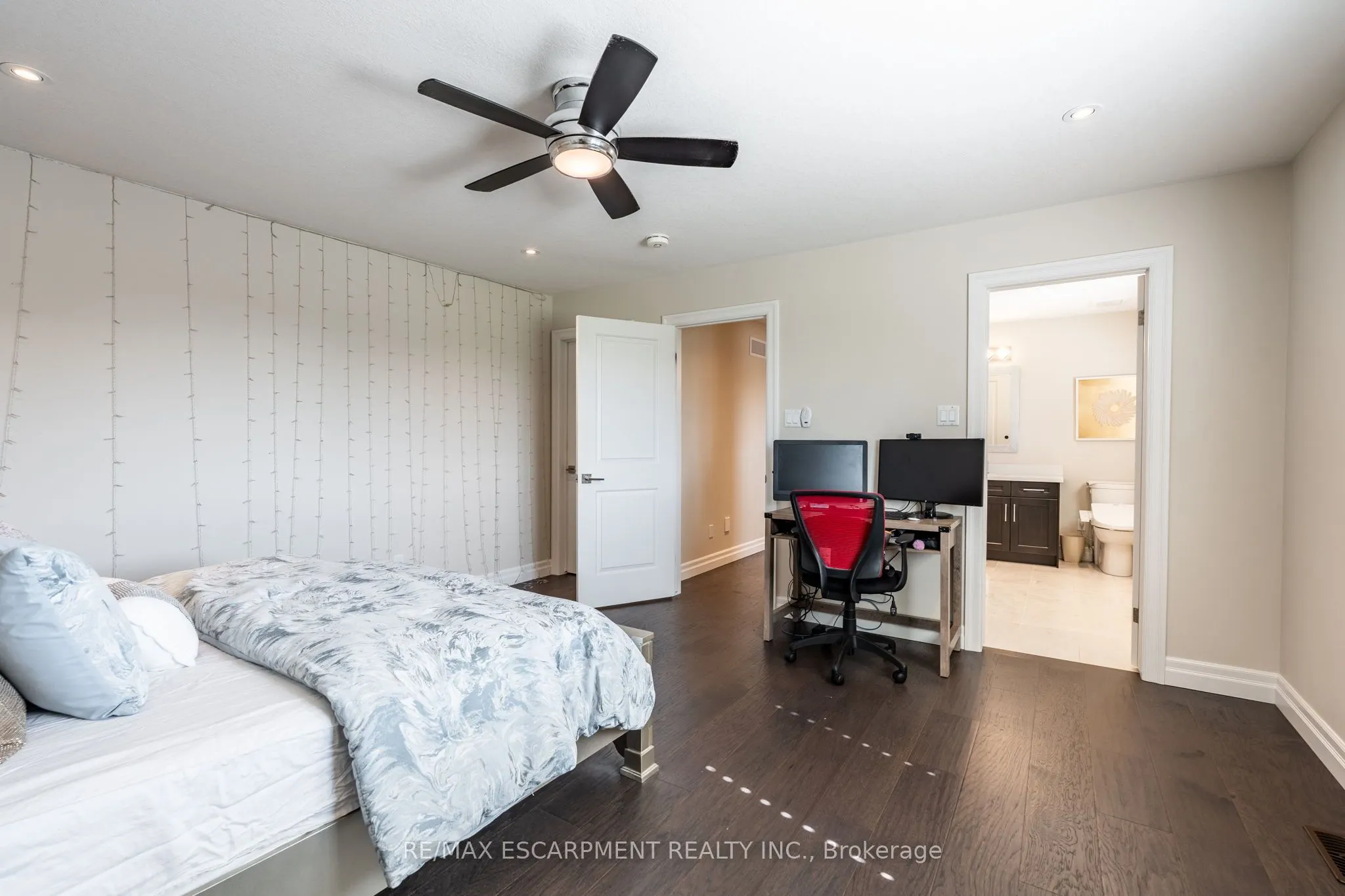 10 Harper Boulevard