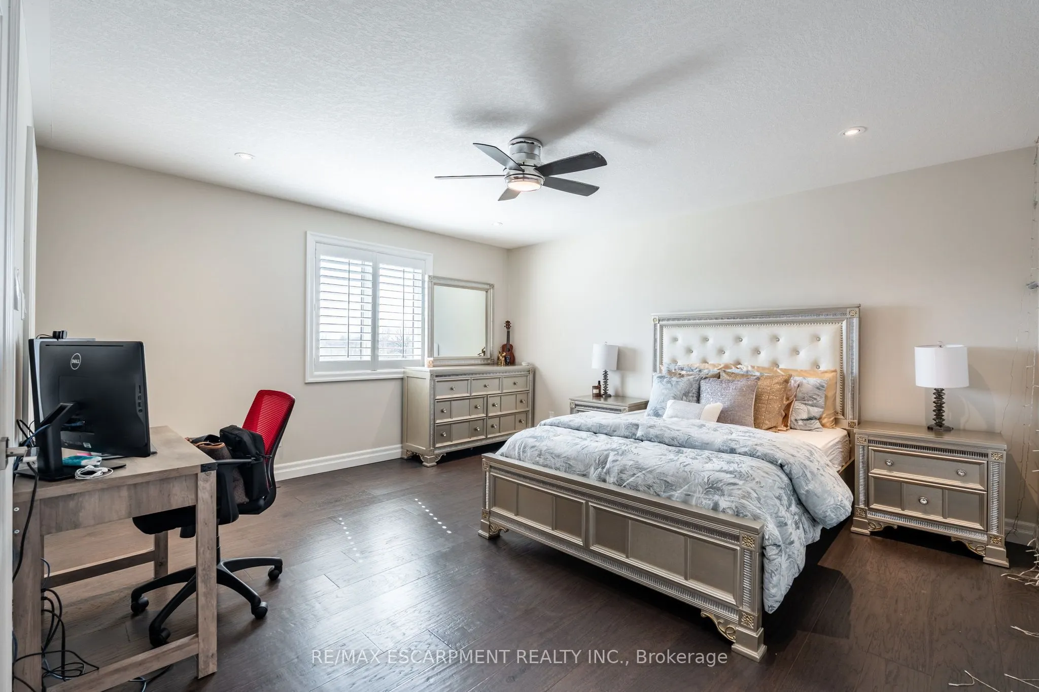 10 Harper Boulevard