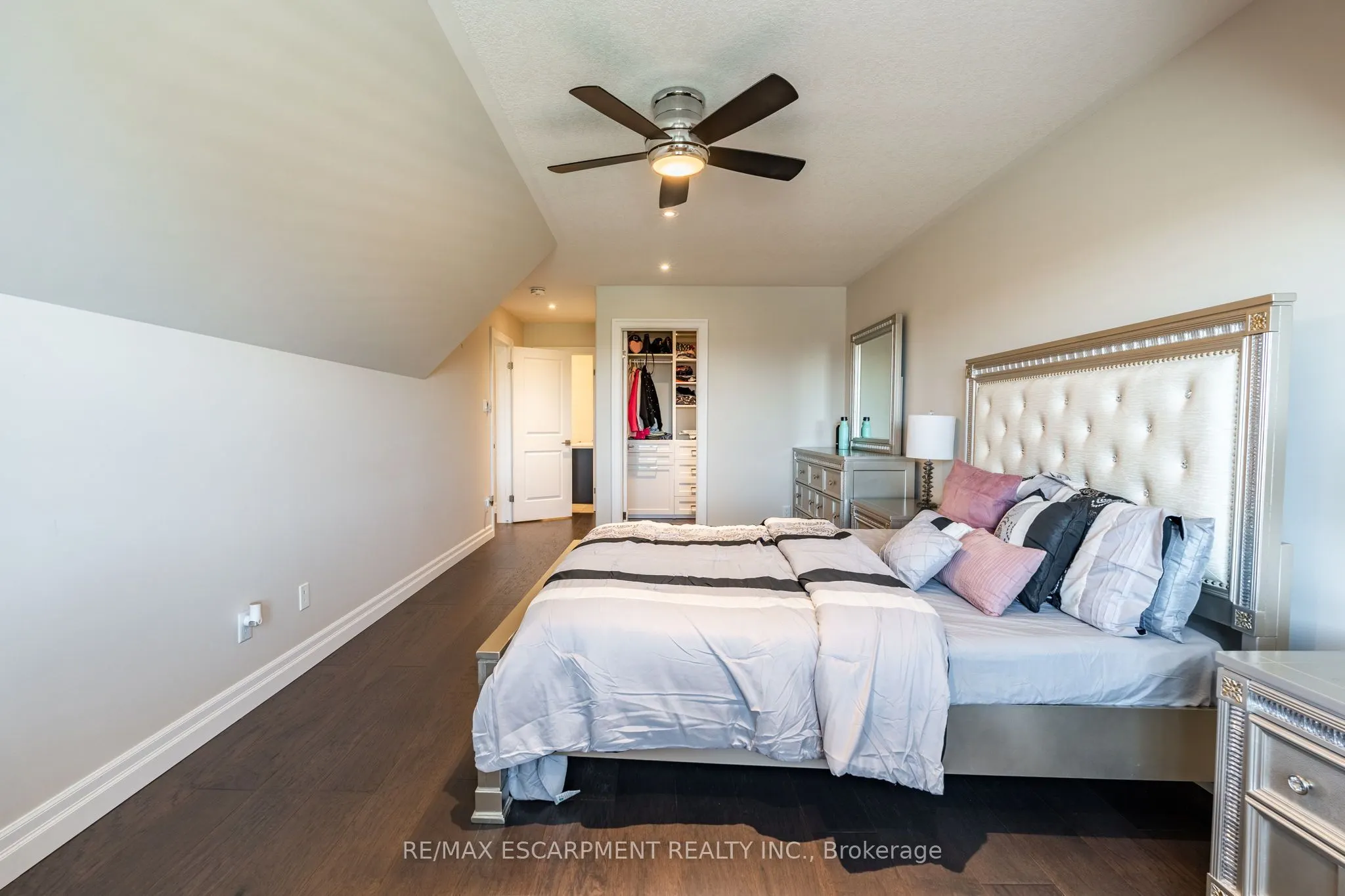 10 Harper Boulevard
