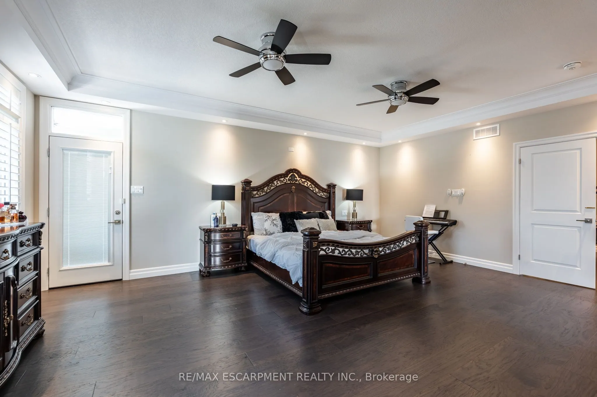 10 Harper Boulevard