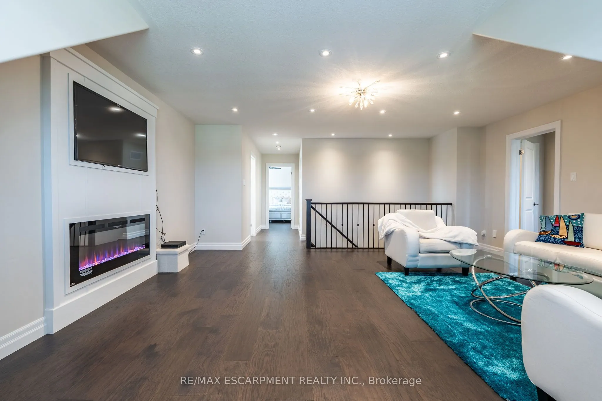 10 Harper Boulevard
