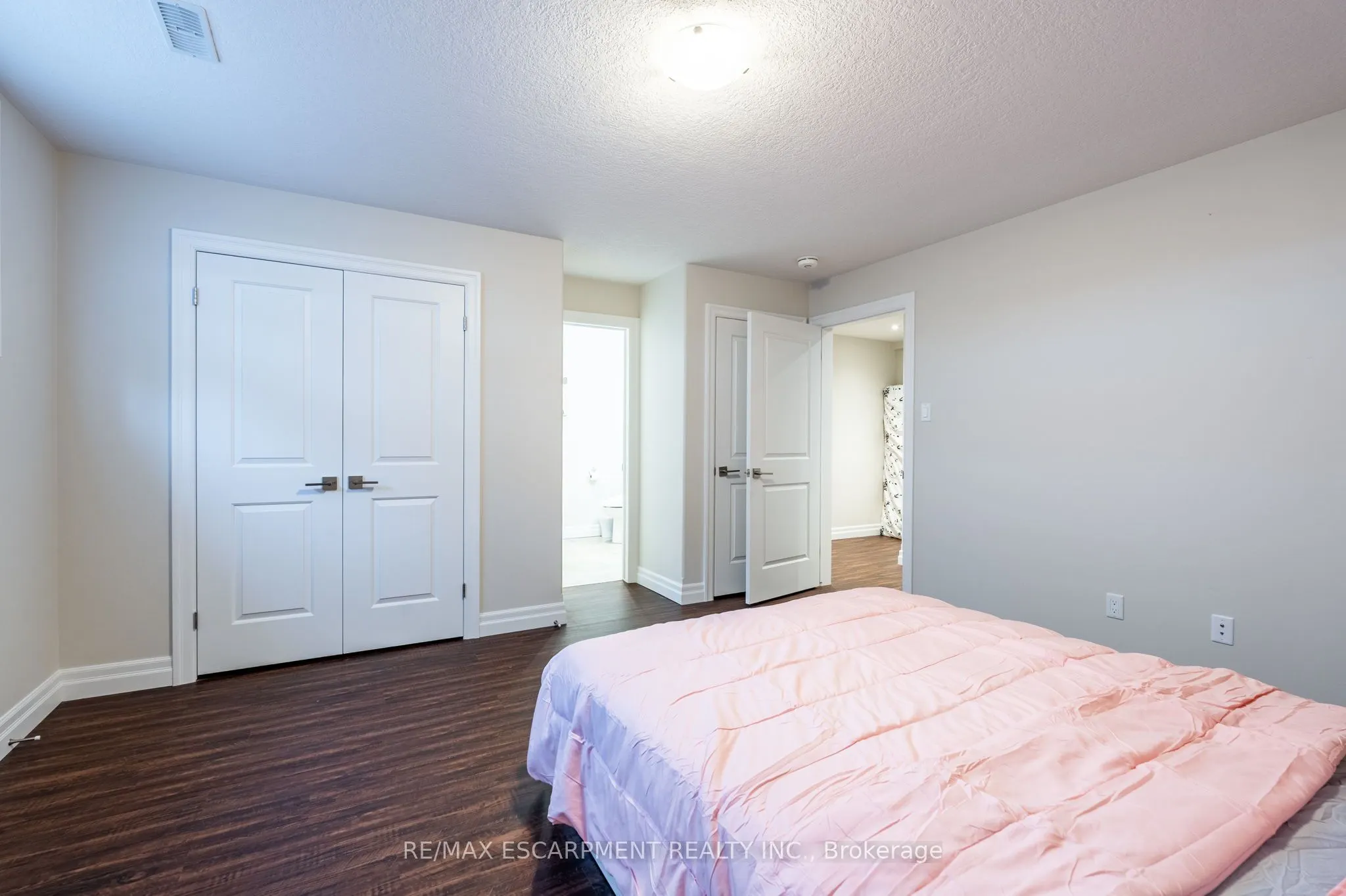 10 Harper Boulevard