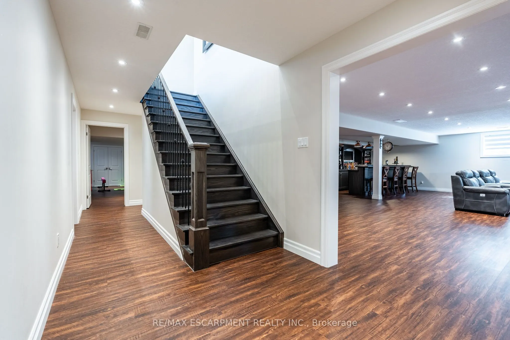 10 Harper Boulevard