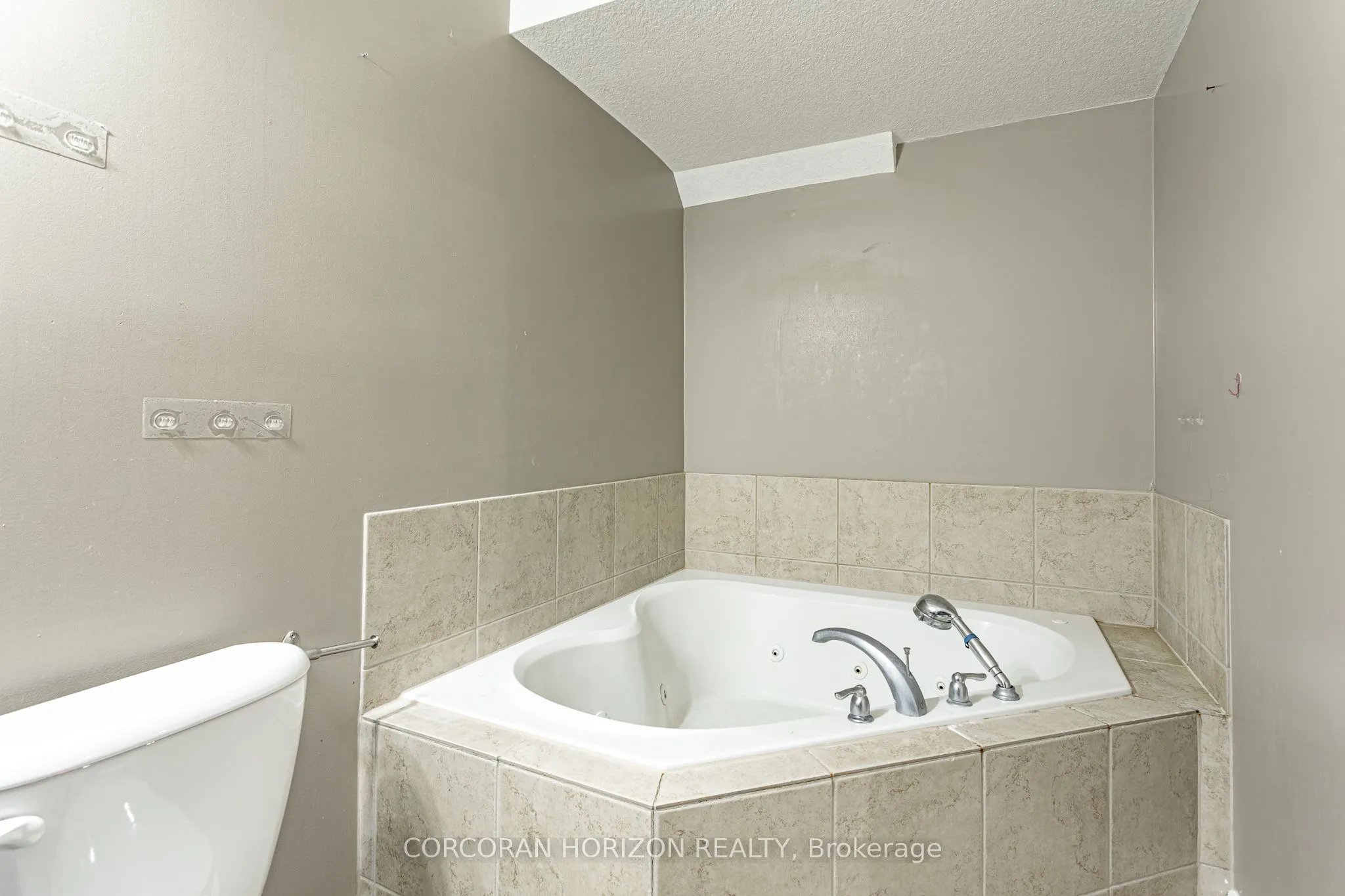 13 Ridgewood Court