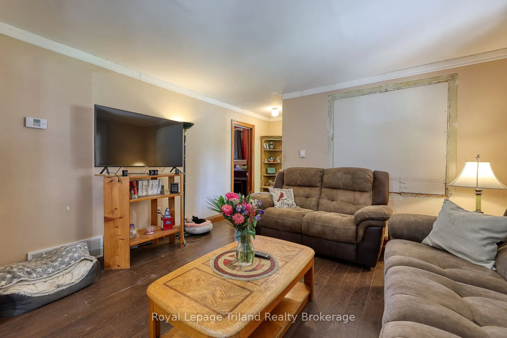 32 Baird Street N