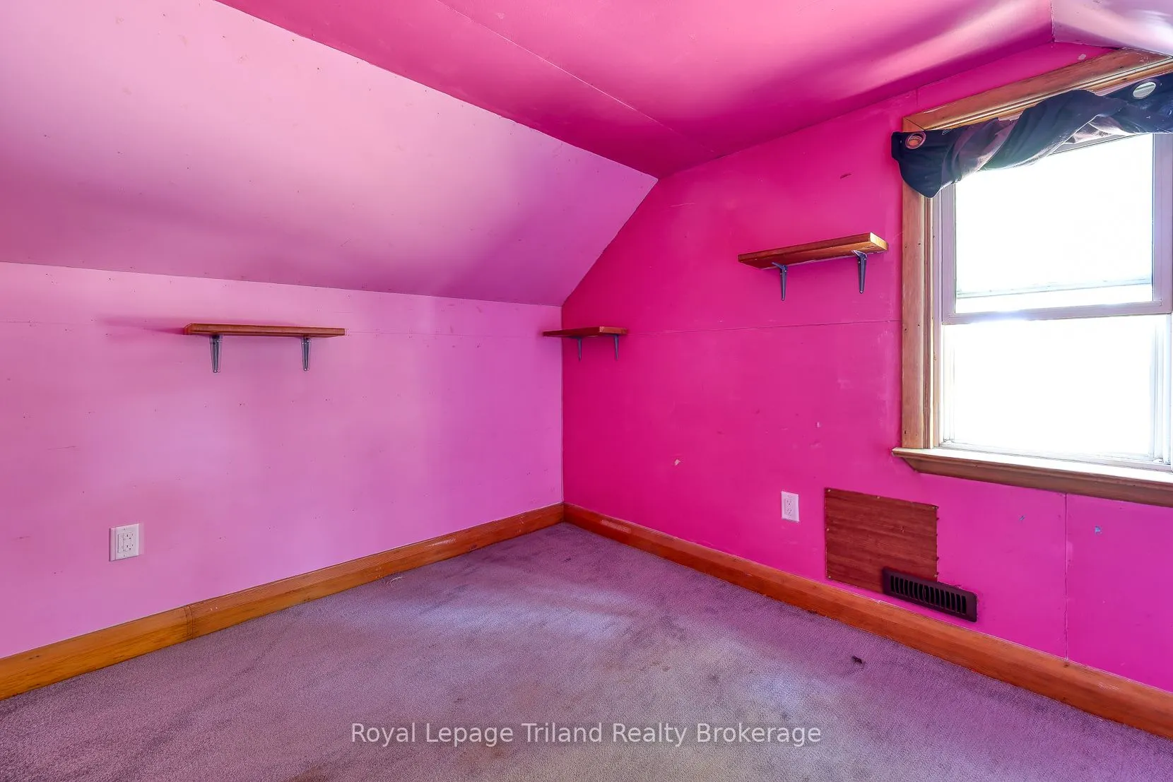 32 Baird Street N