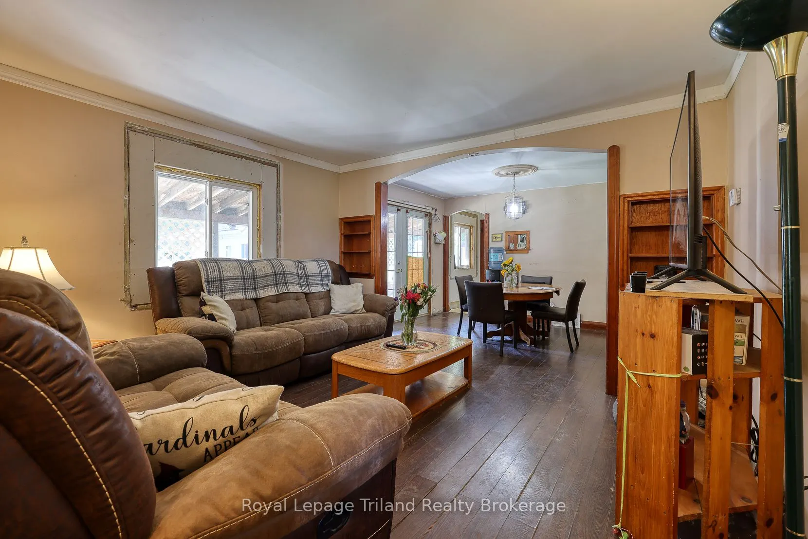 32 Baird Street N