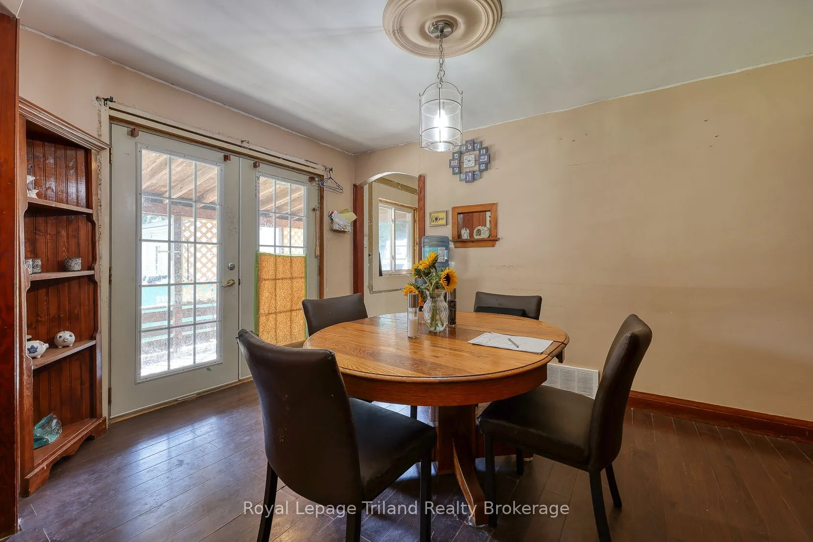 32 Baird Street N