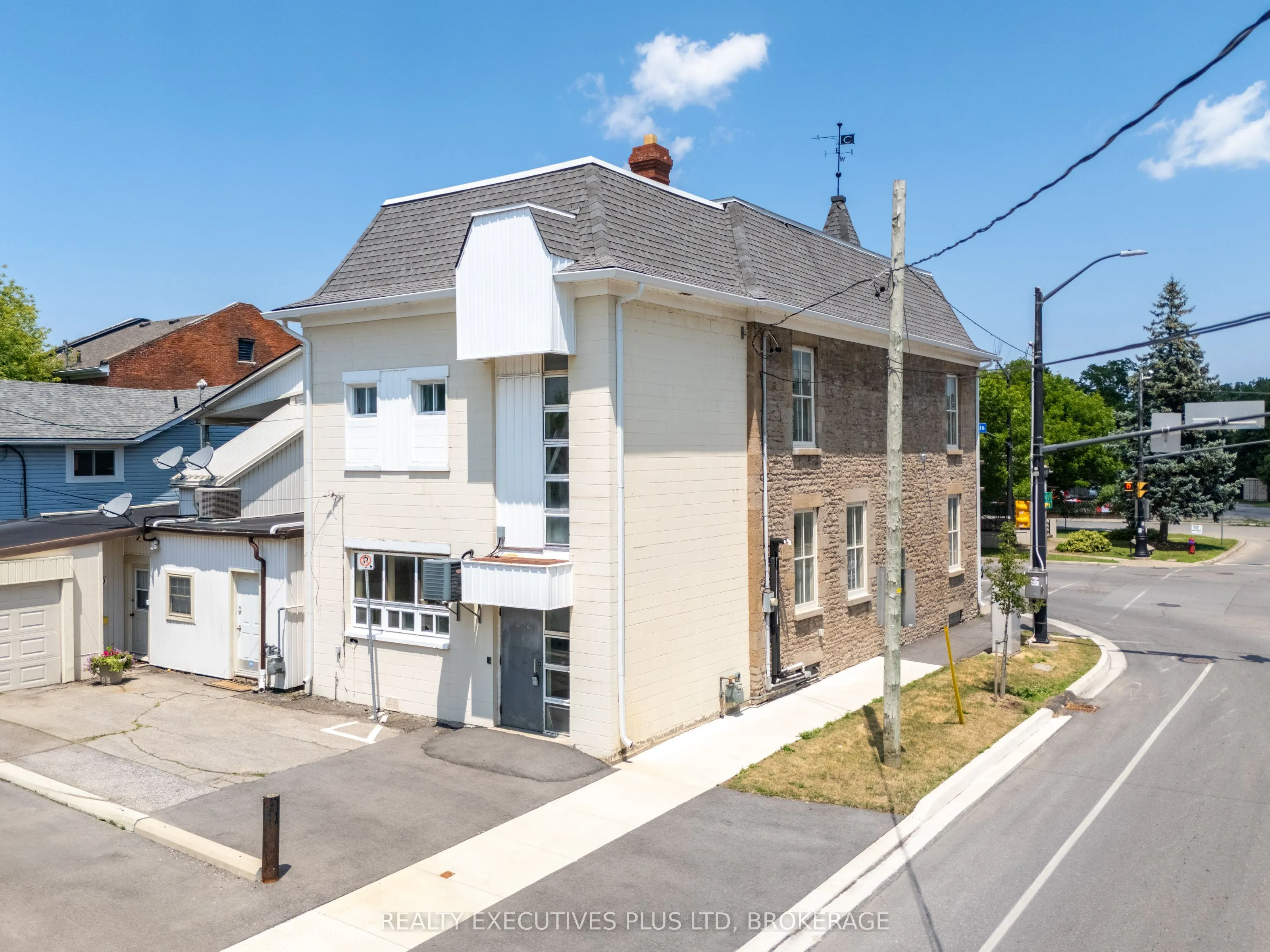 8196 Cummington Square W