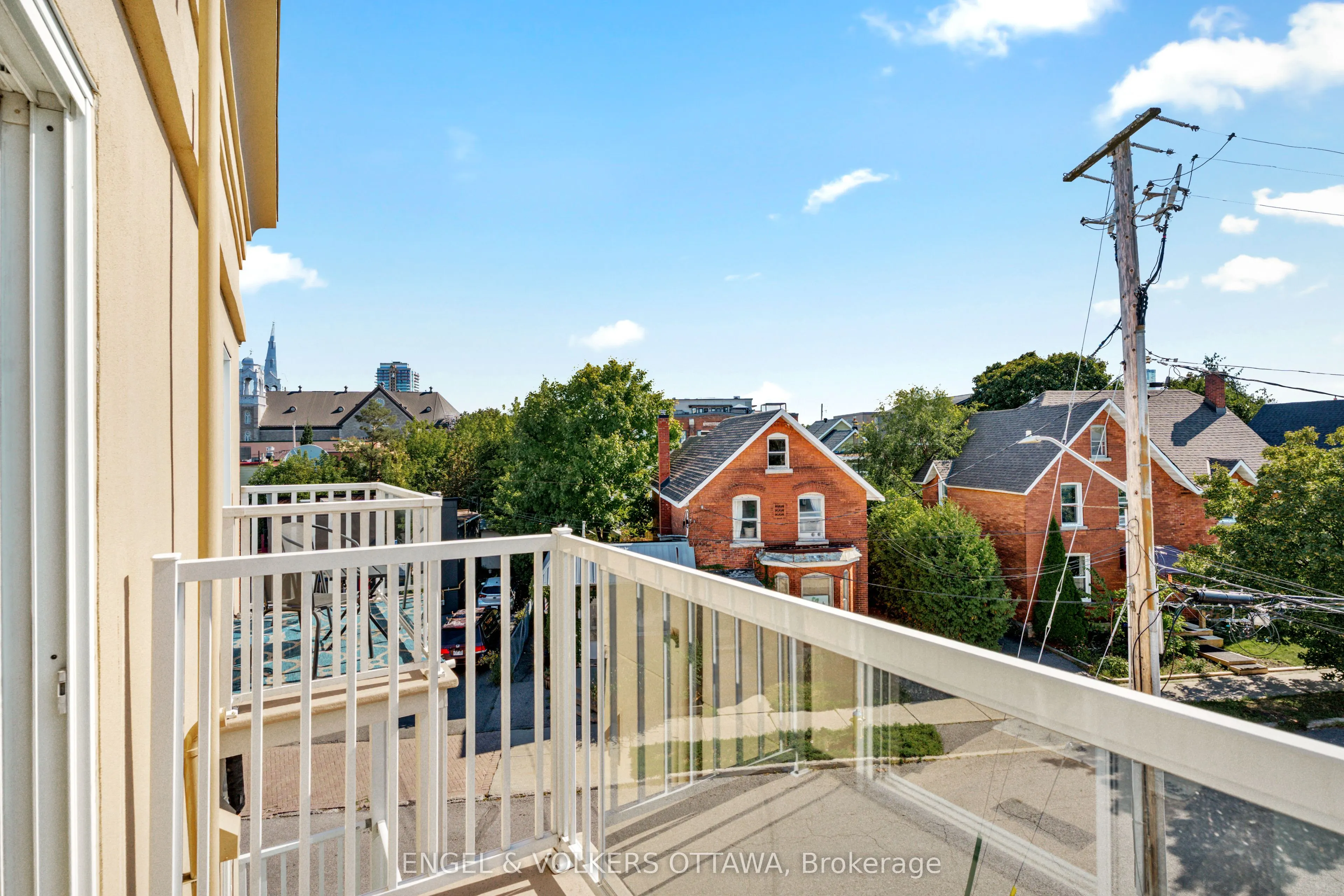 4 Sherbrooke Avenue, #2