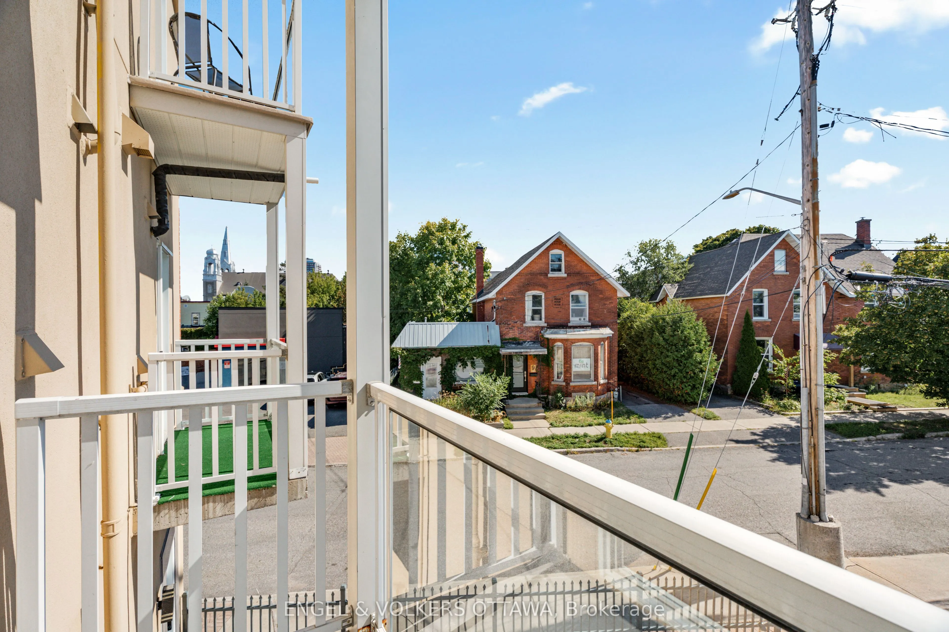 4 Sherbrooke Avenue, #2