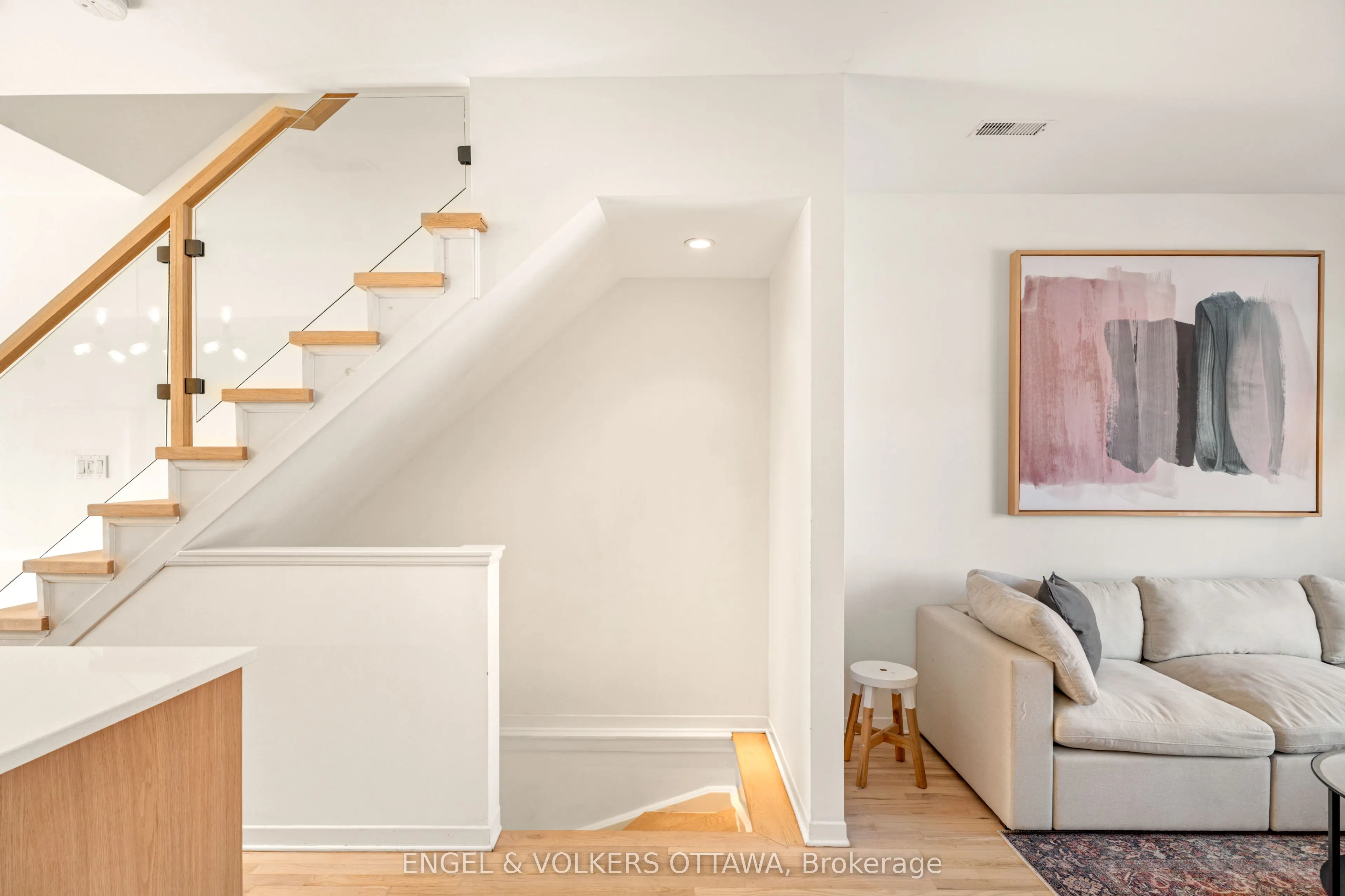 4 Sherbrooke Avenue, #2