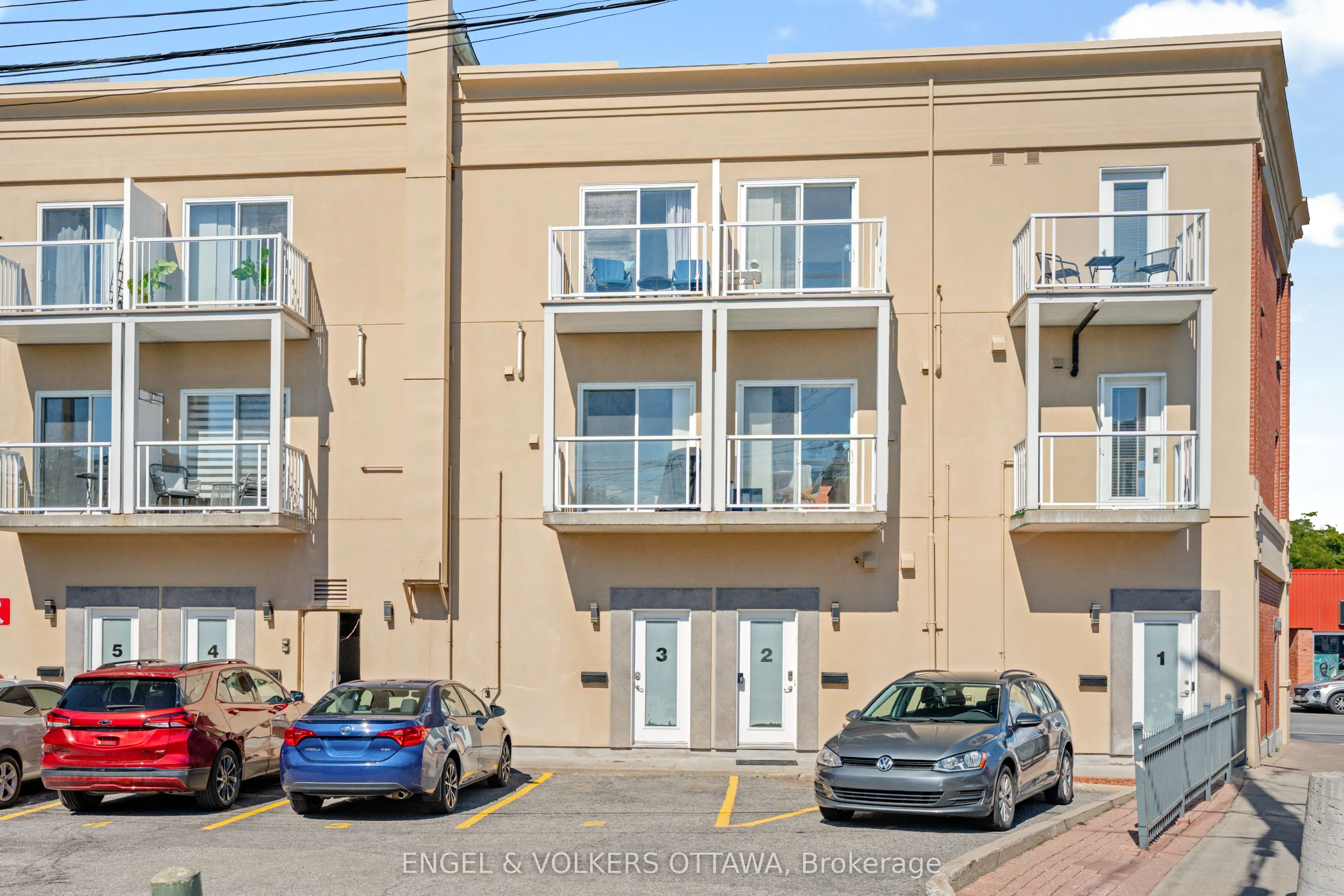 4 Sherbrooke Avenue, #2