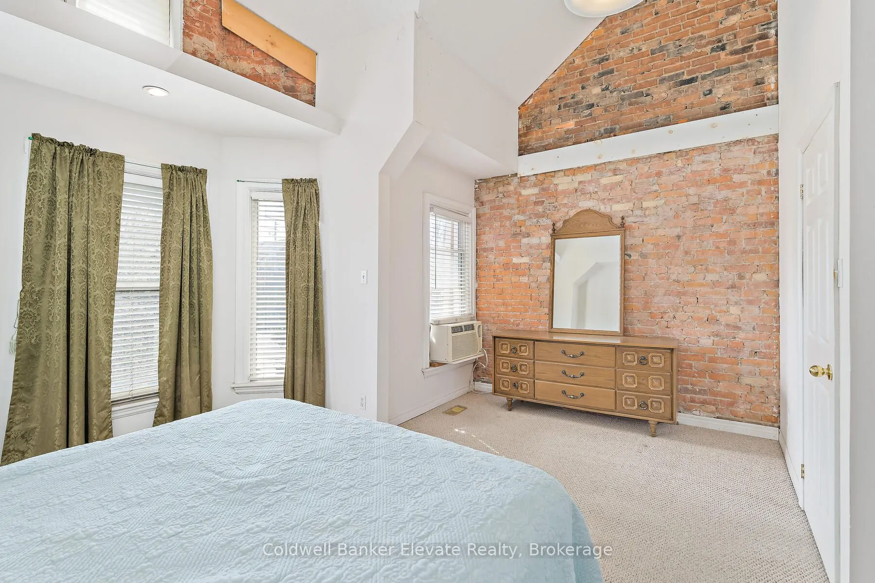 27 Tisdale Street N