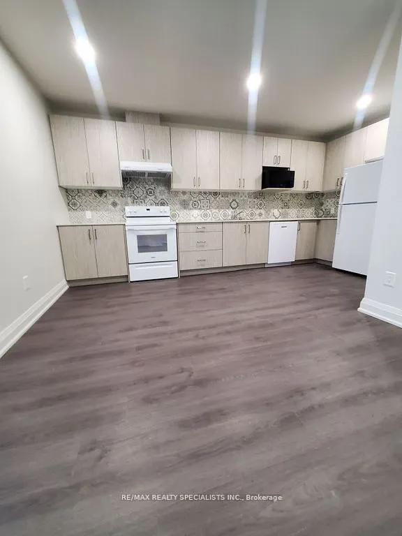 307 King Street E, #303