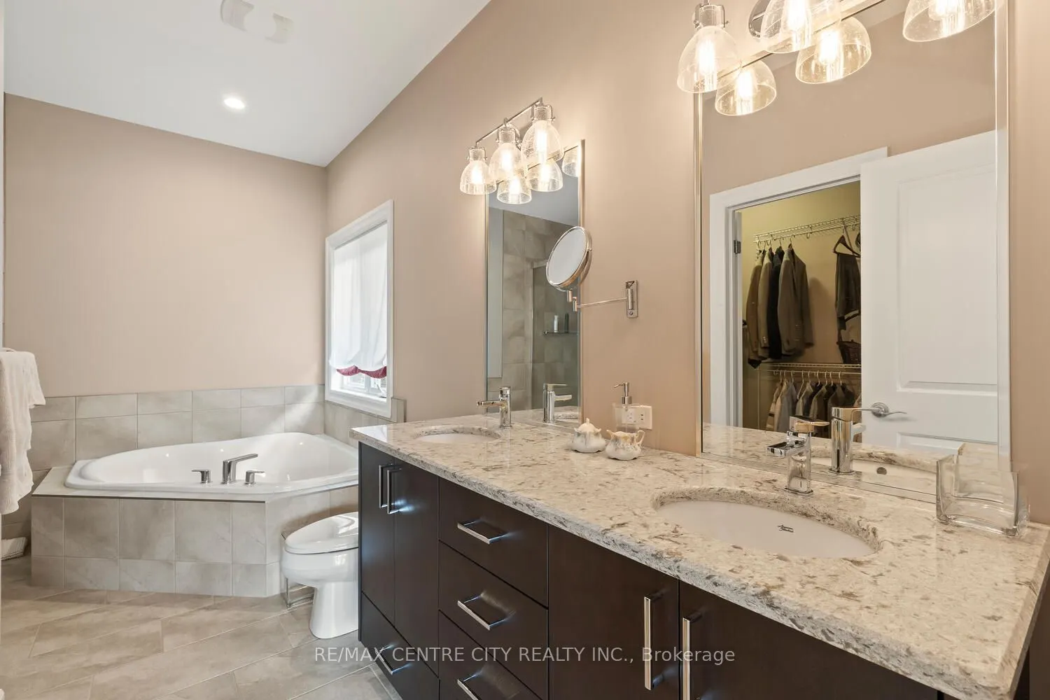 2081 Wallingford Avenue, #24