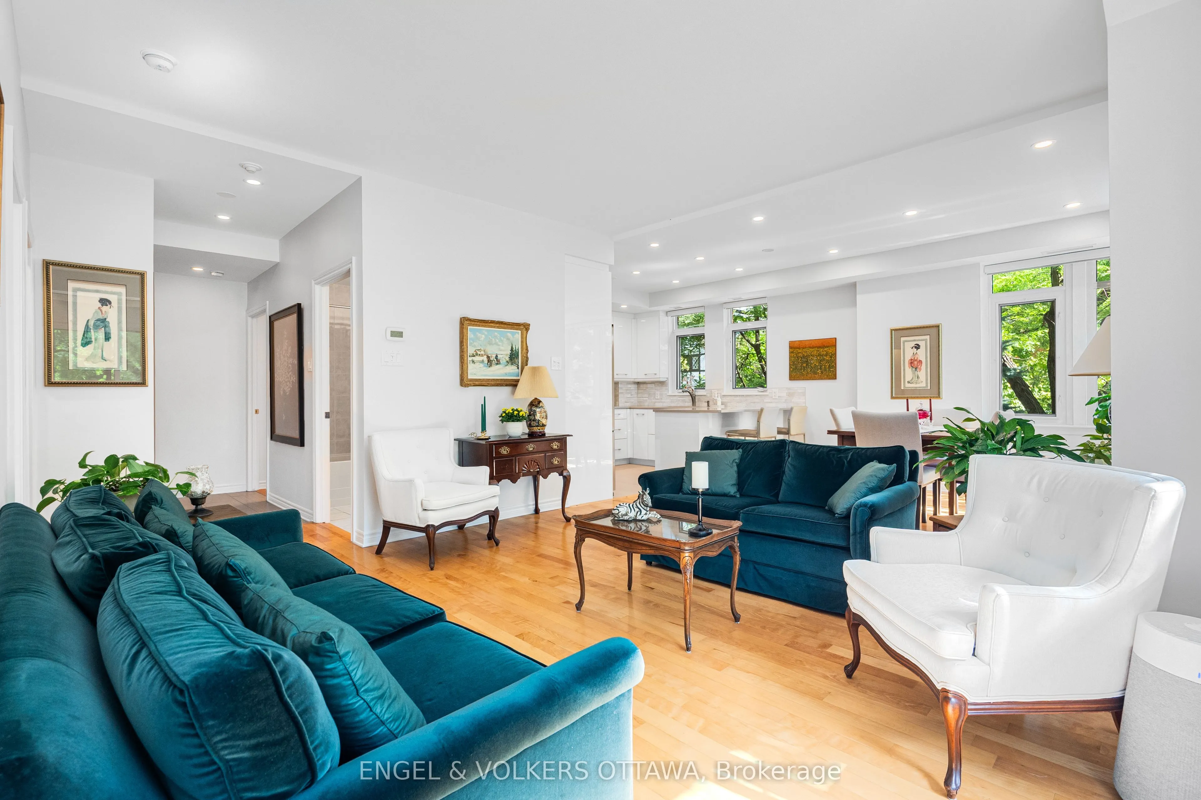 205 Bolton Street, #206