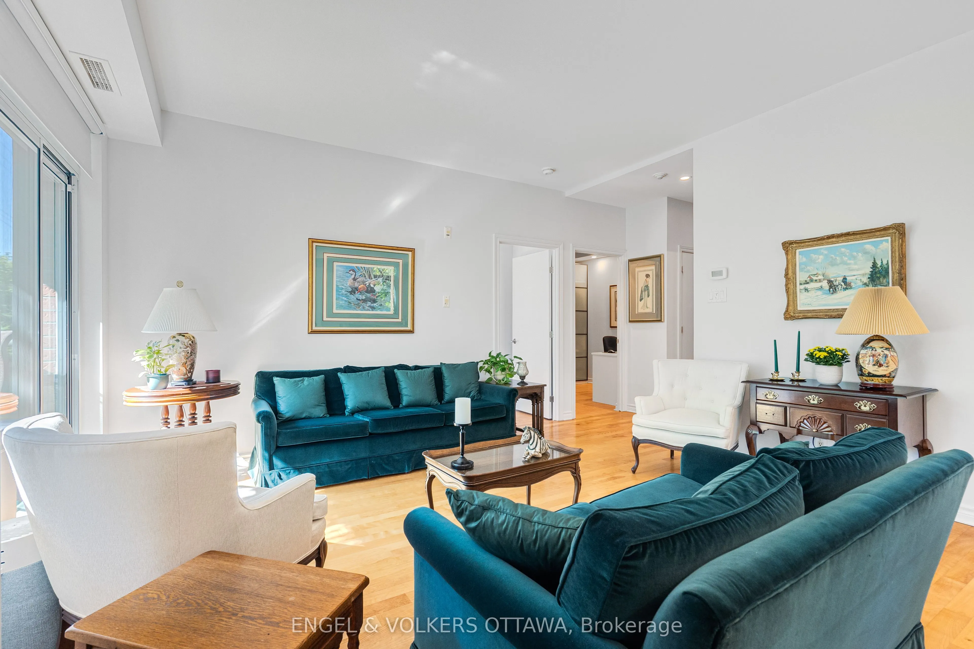 205 Bolton Street, #206